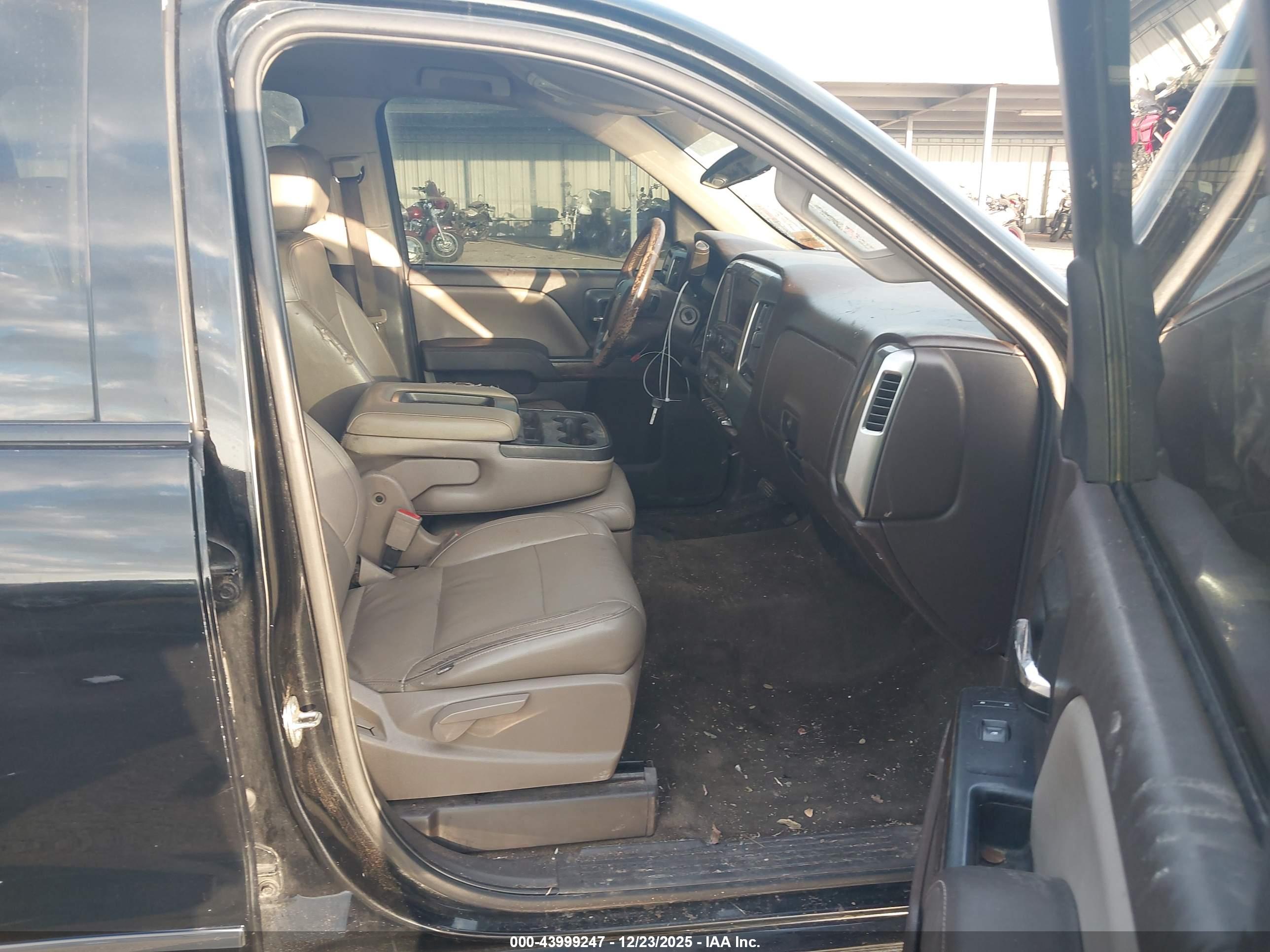CHEVROLET SILVERADO image 5