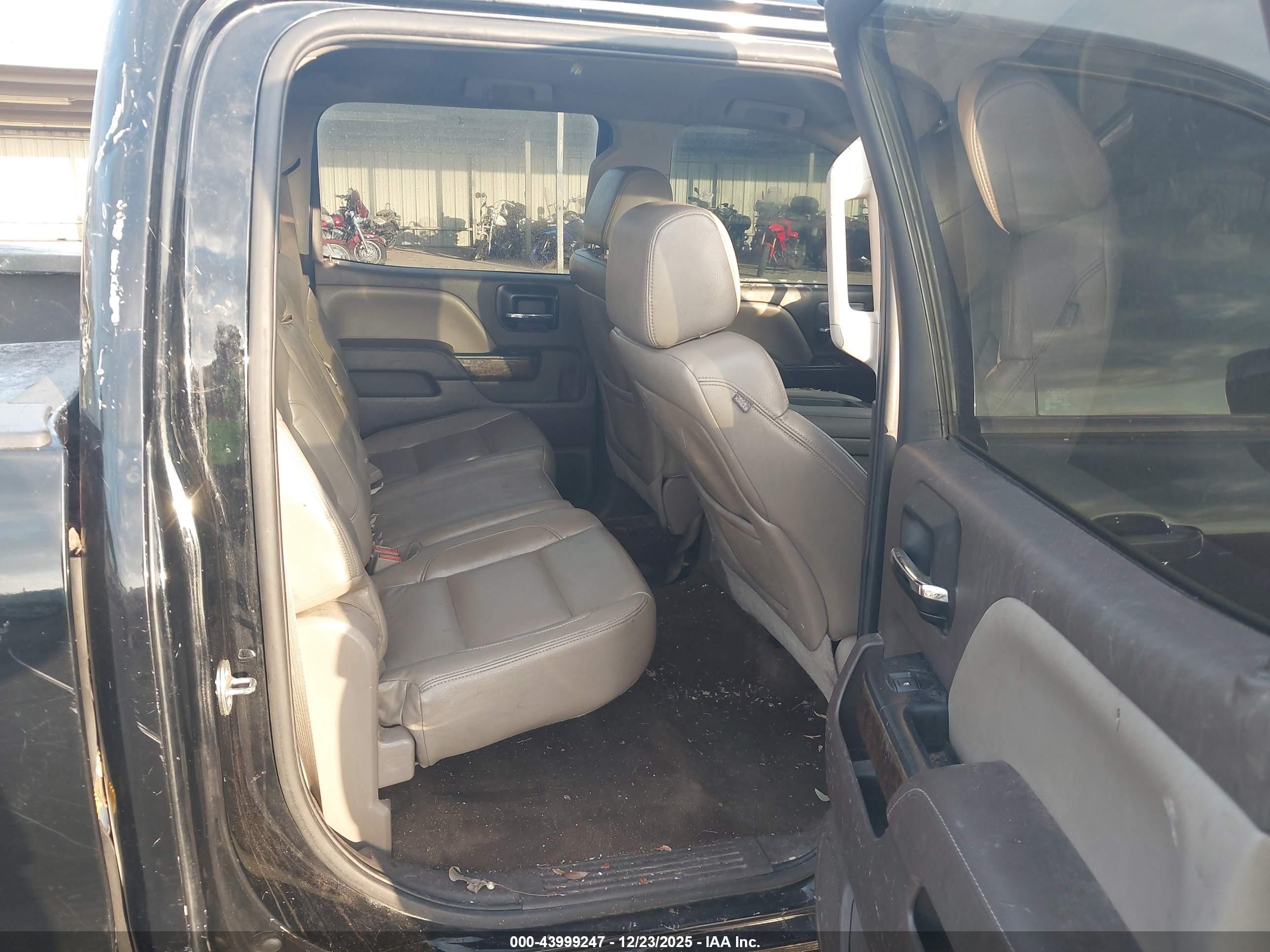 CHEVROLET SILVERADO image 8