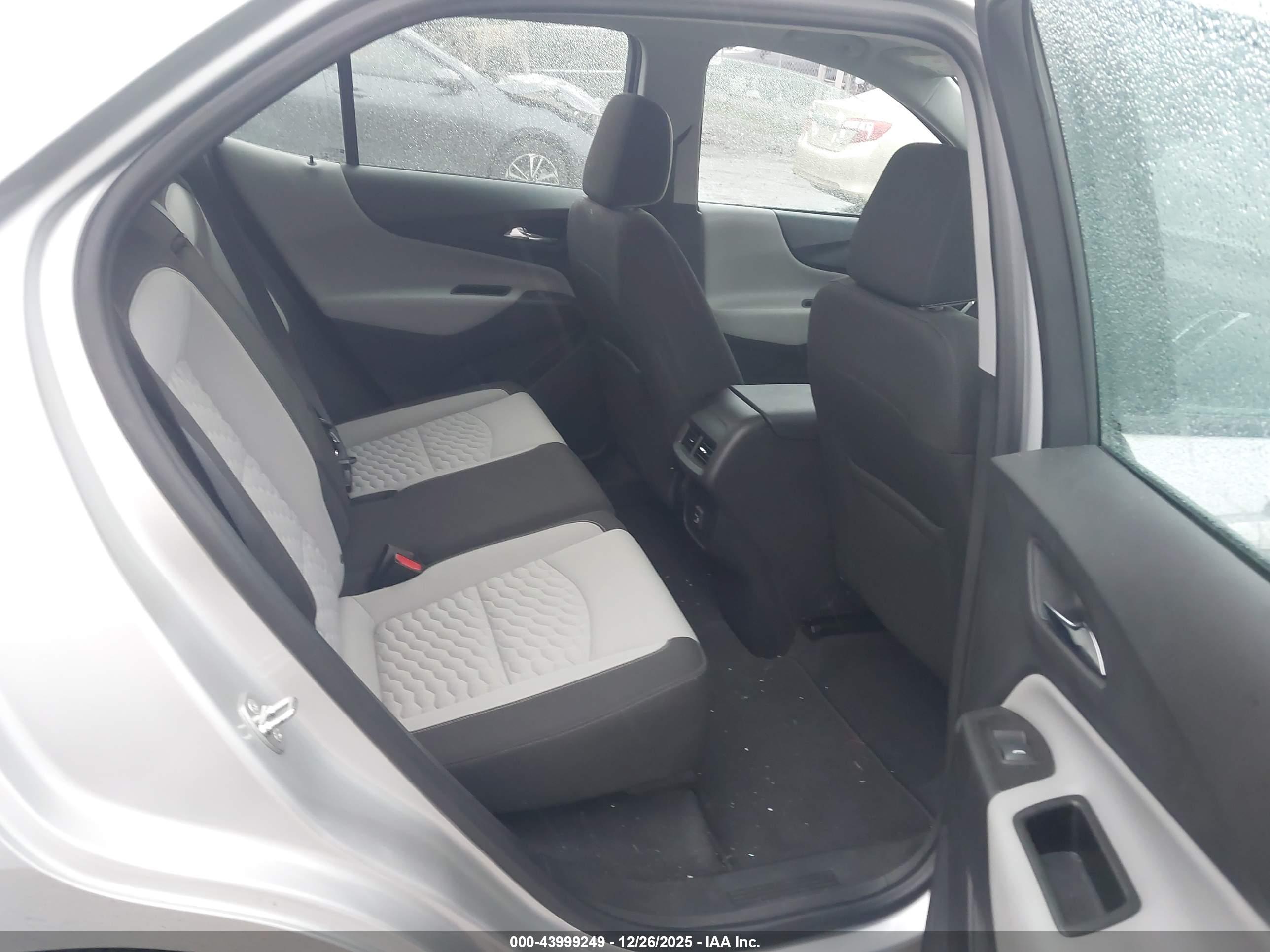 CHEVROLET EQUINOX image 8
