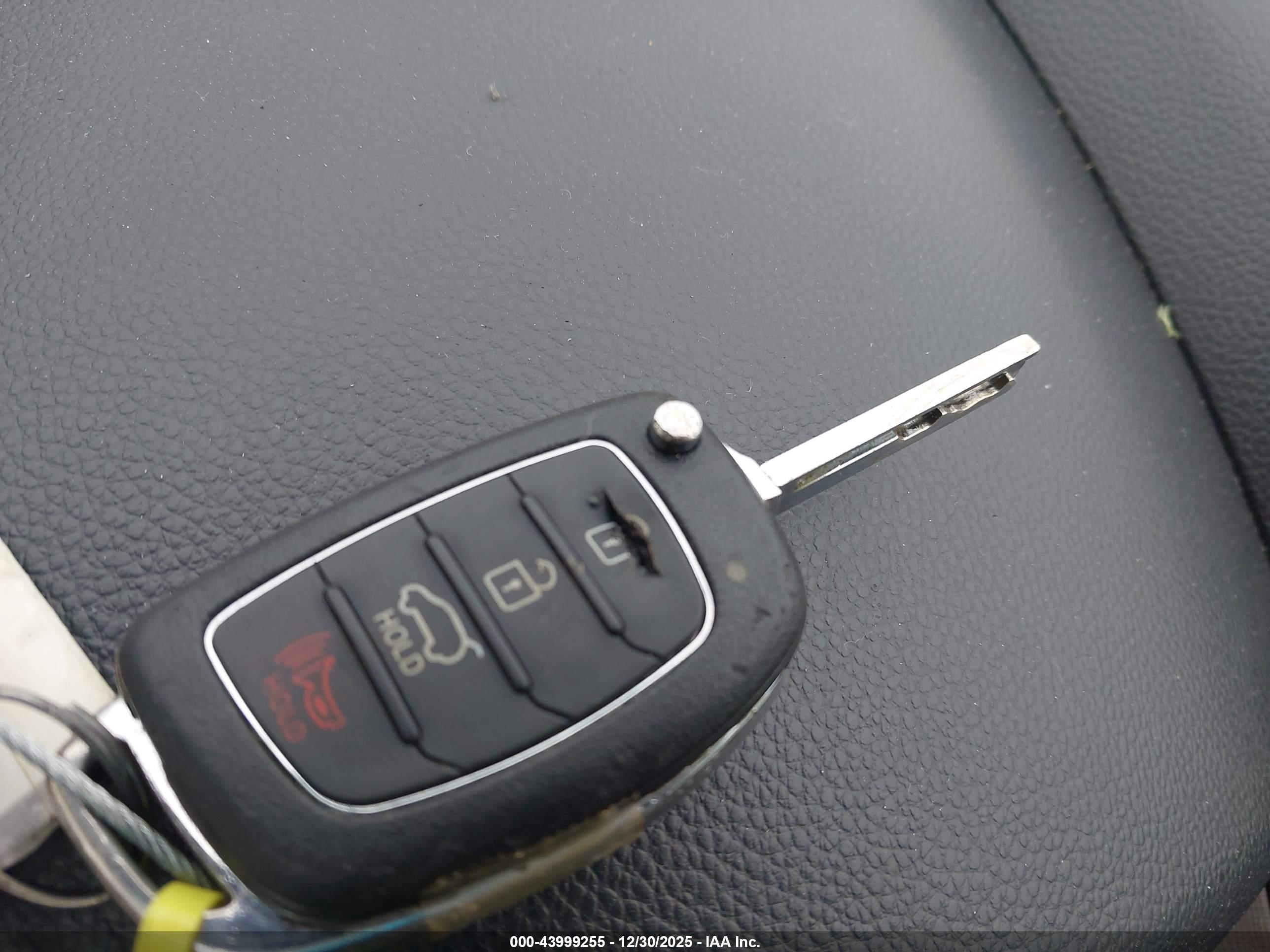 HYUNDAI SANTA image 11