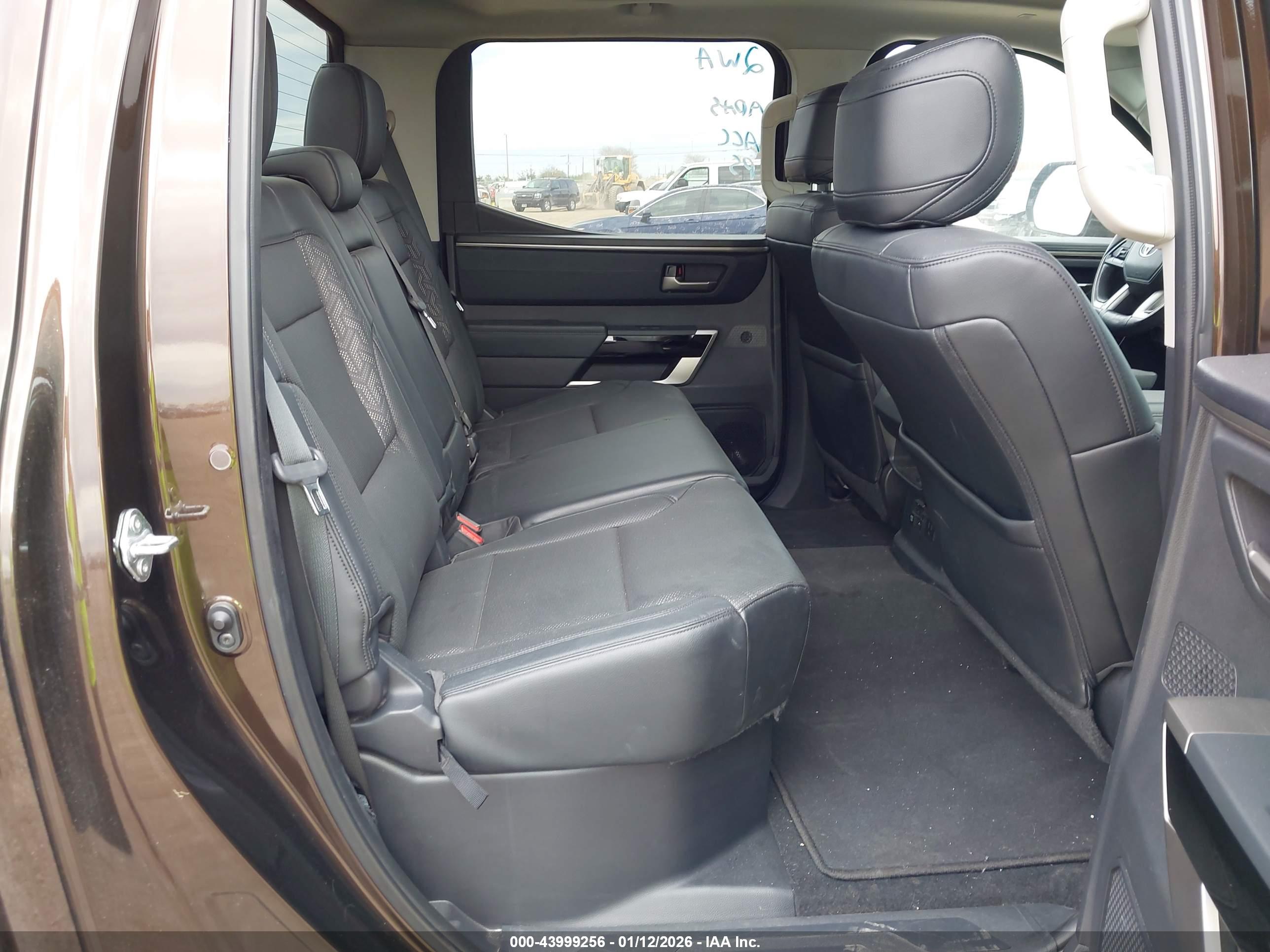 TOYOTA TUNDRA image 8