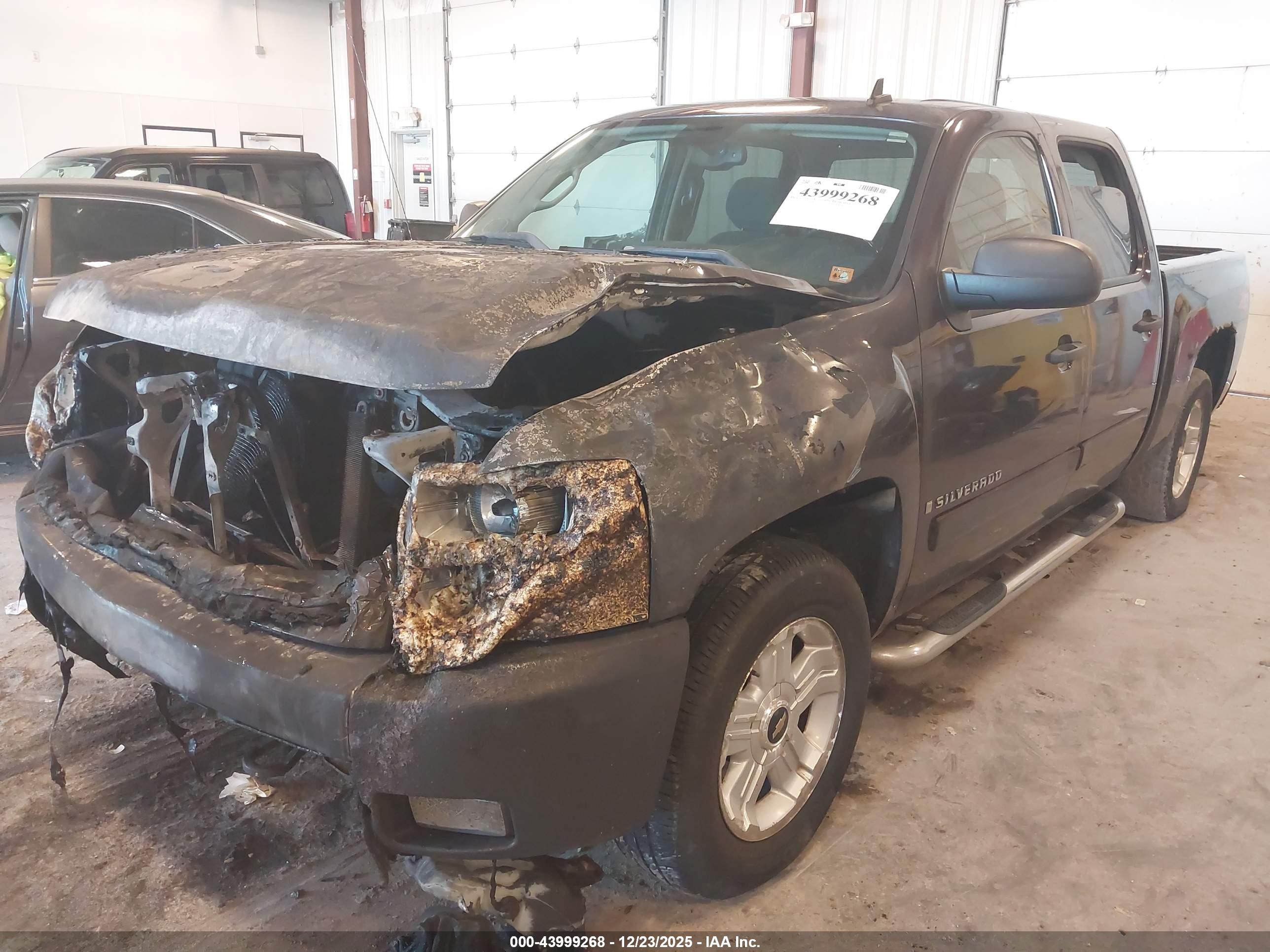 CHEVROLET SILVERADO image 2