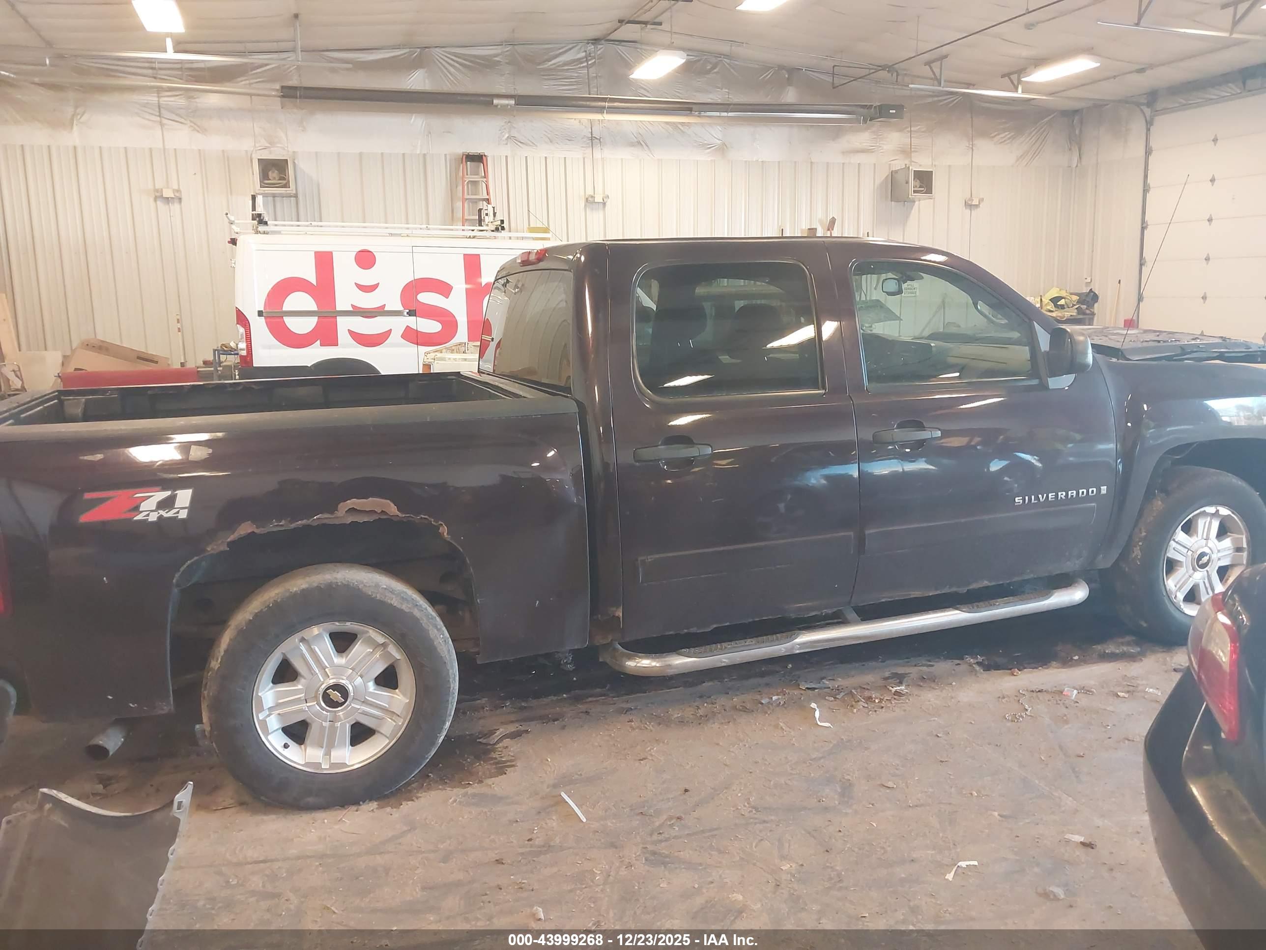 CHEVROLET SILVERADO image 4