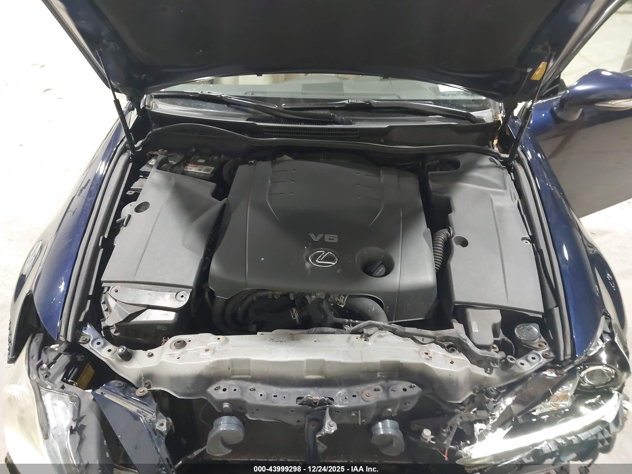 LEXUS IS image 10
