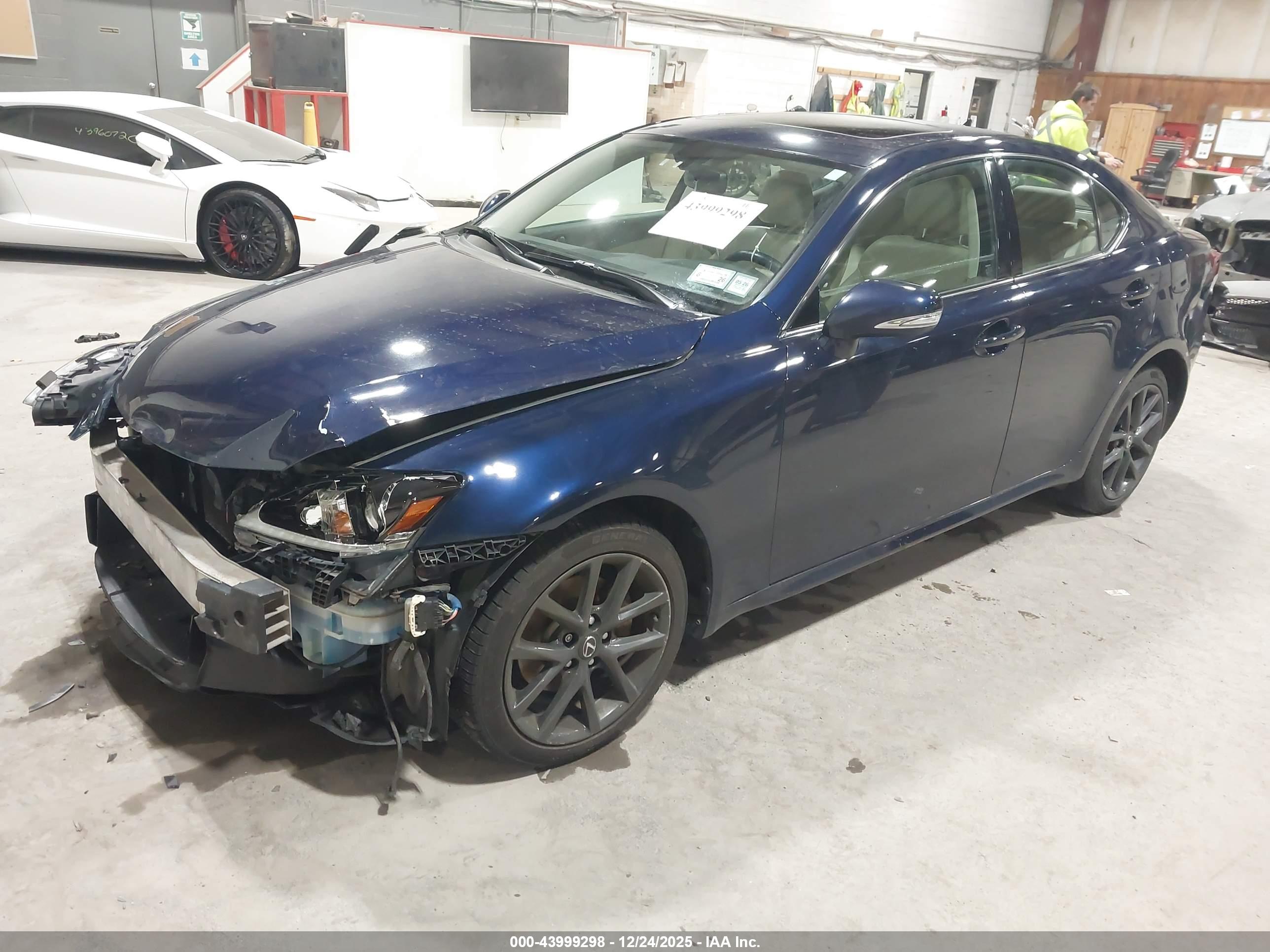 LEXUS IS image 2