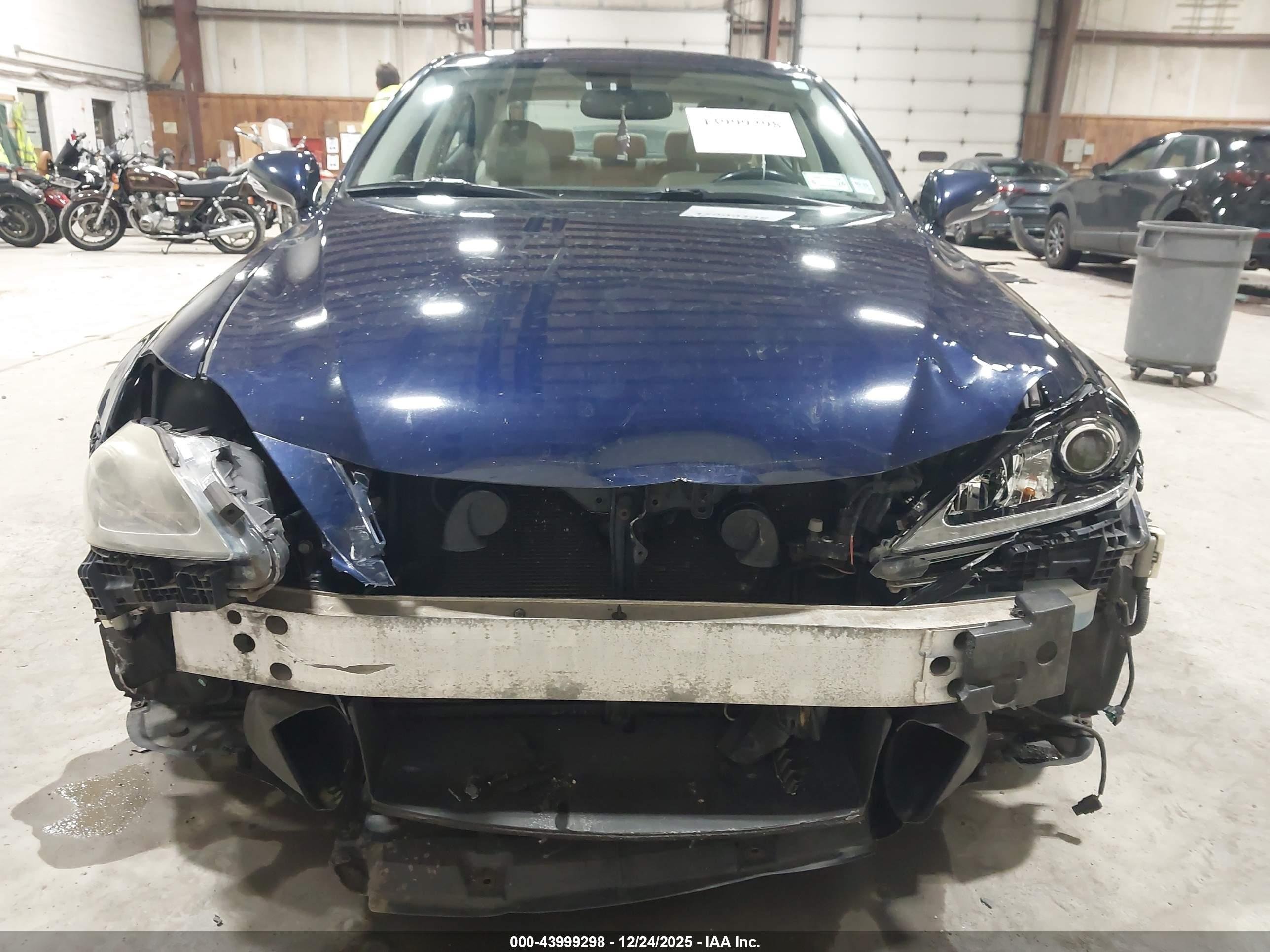 LEXUS IS image 6
