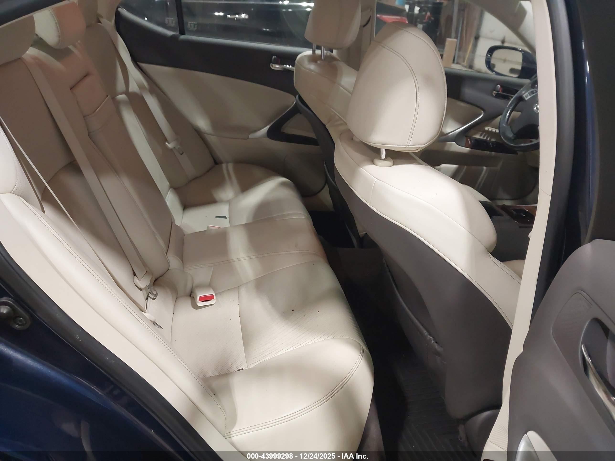 LEXUS IS image 8