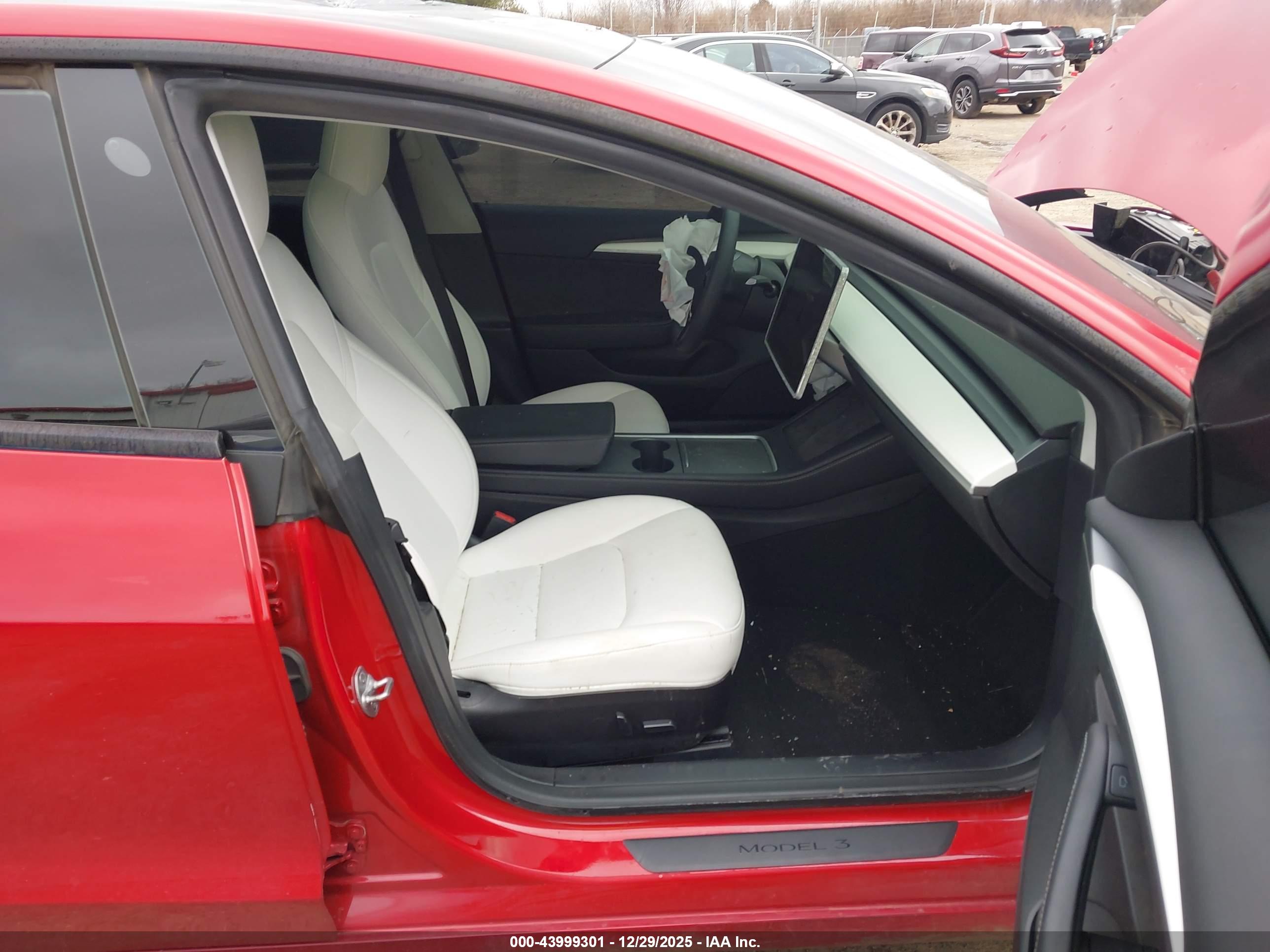 TESLA MODEL image 5