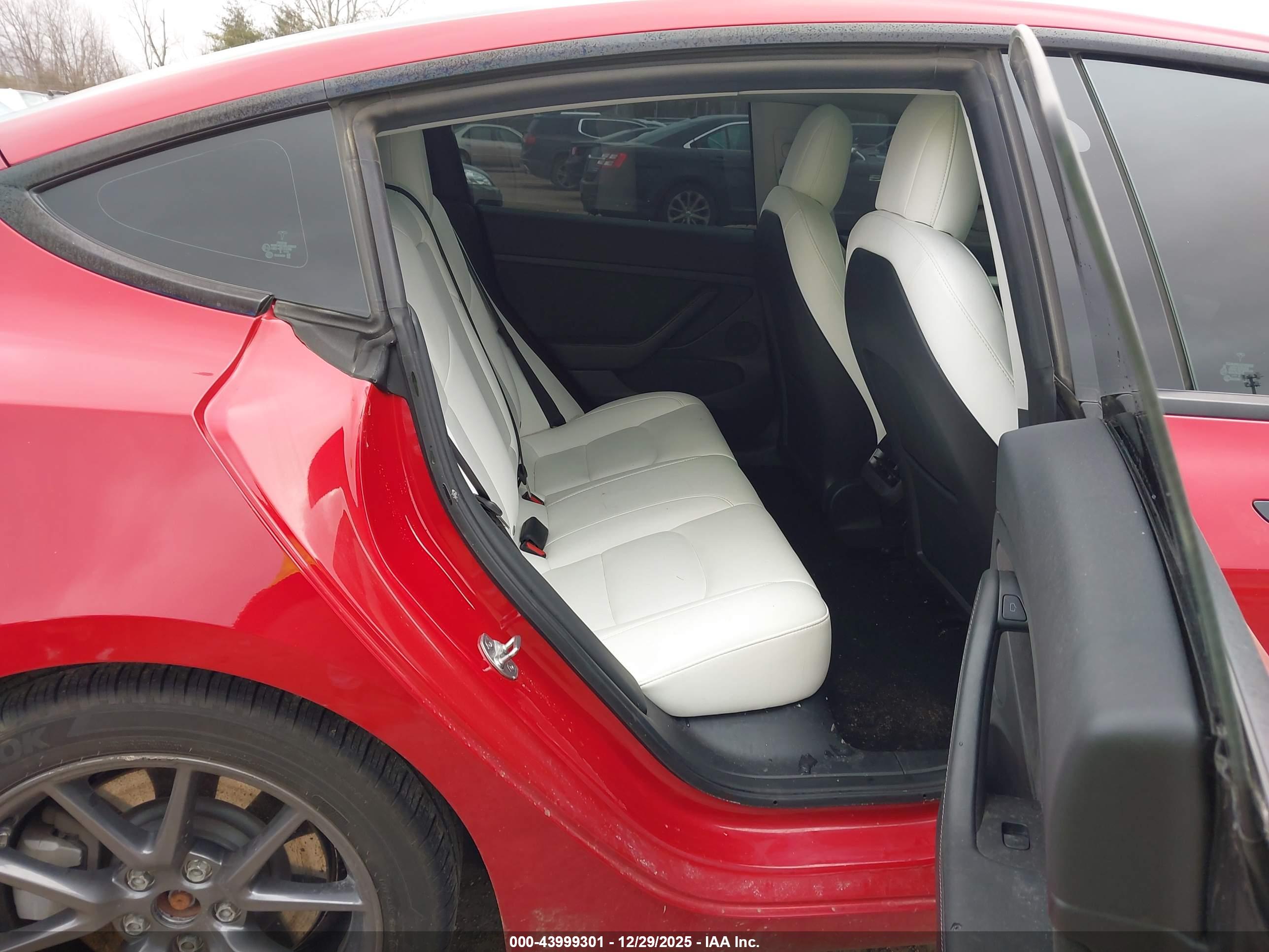 TESLA MODEL image 8