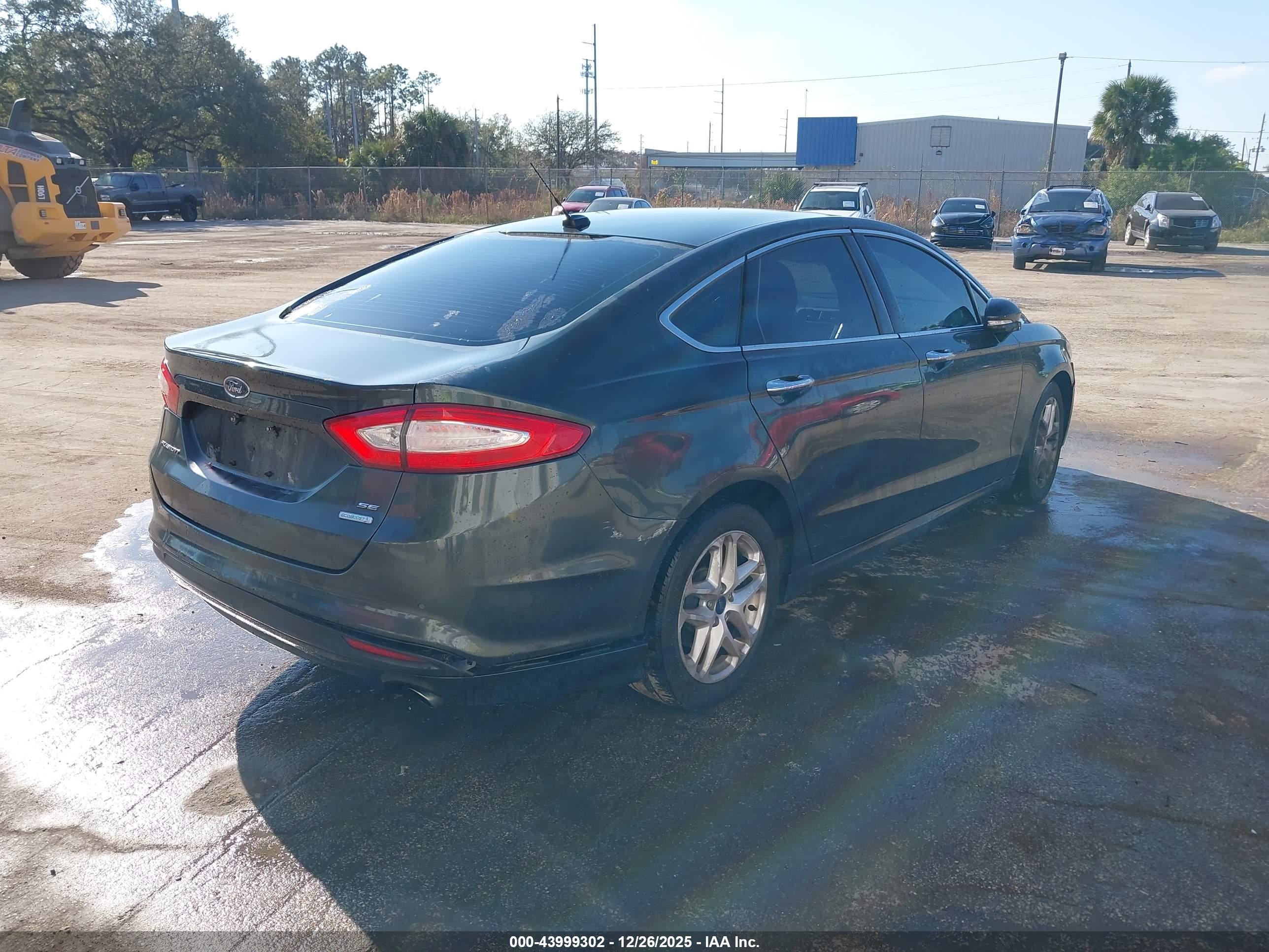 FORD FUSION image 4