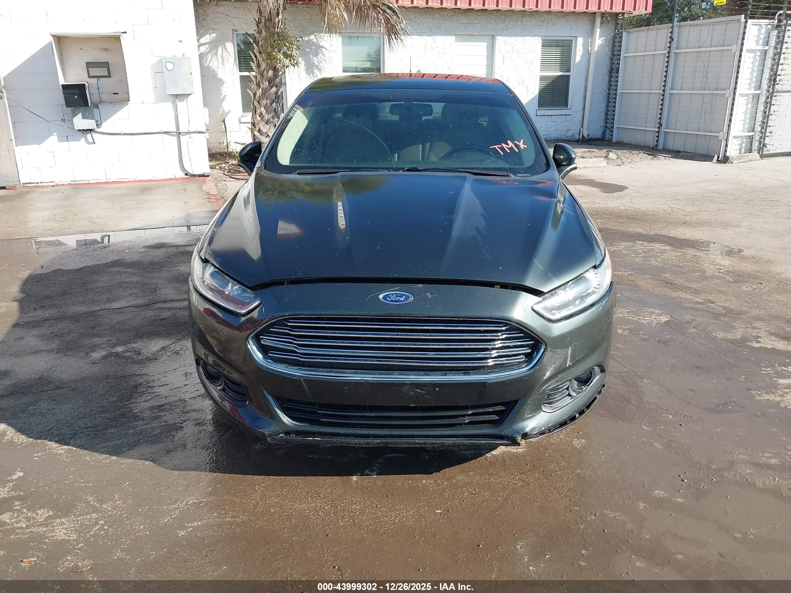 FORD FUSION image 6