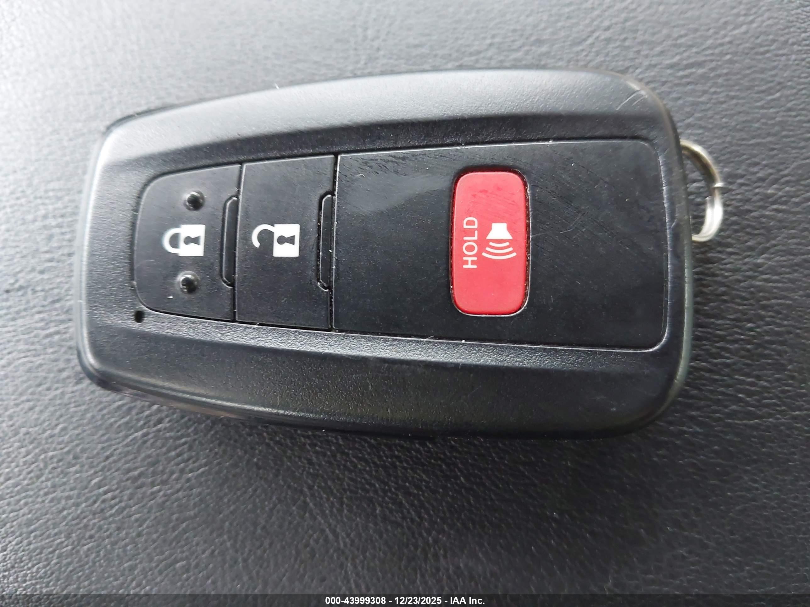 TOYOTA PRIUS image 11