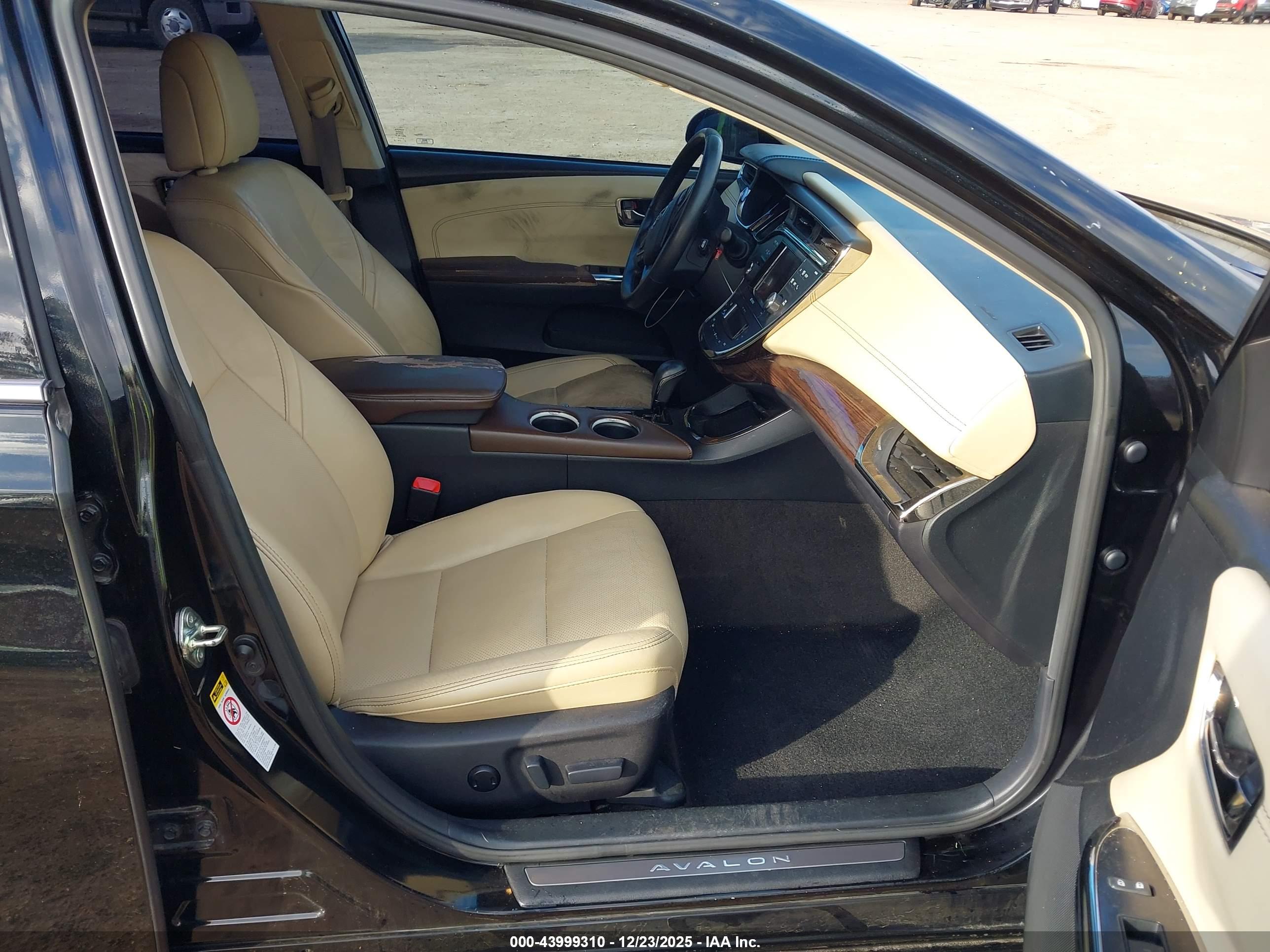 TOYOTA AVALON image 5