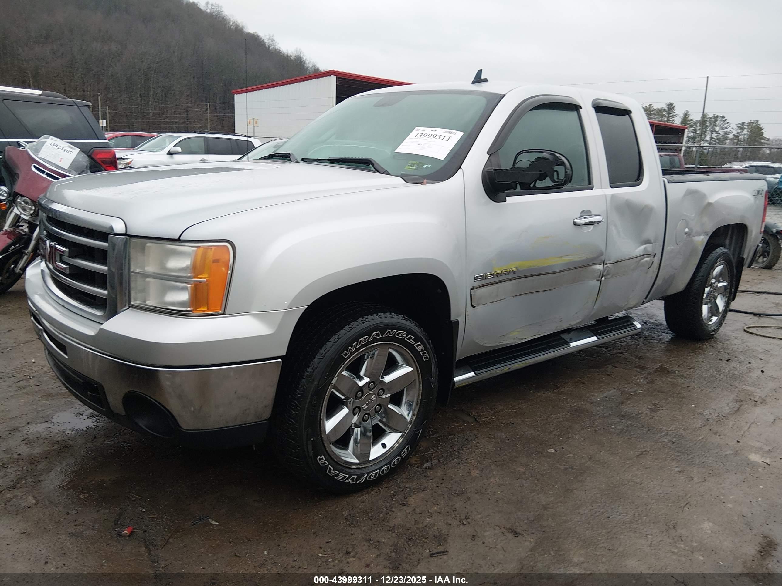 GMC SIERRA image 2