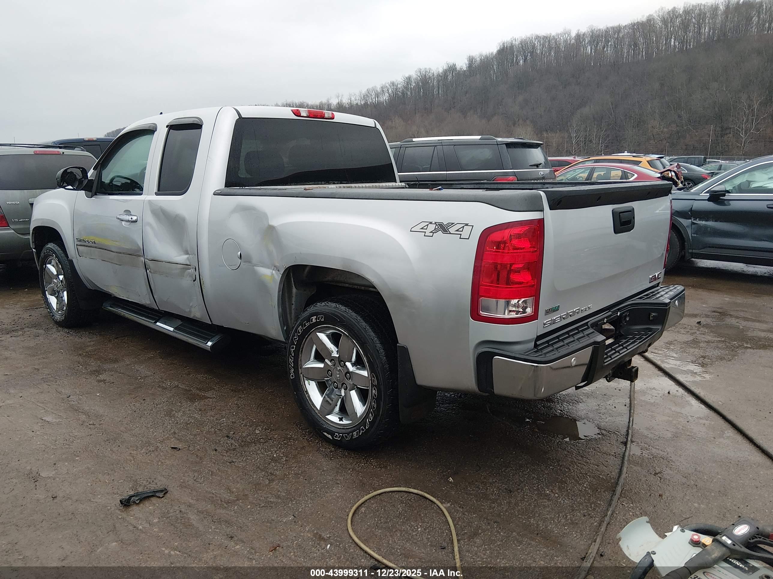 GMC SIERRA image 3