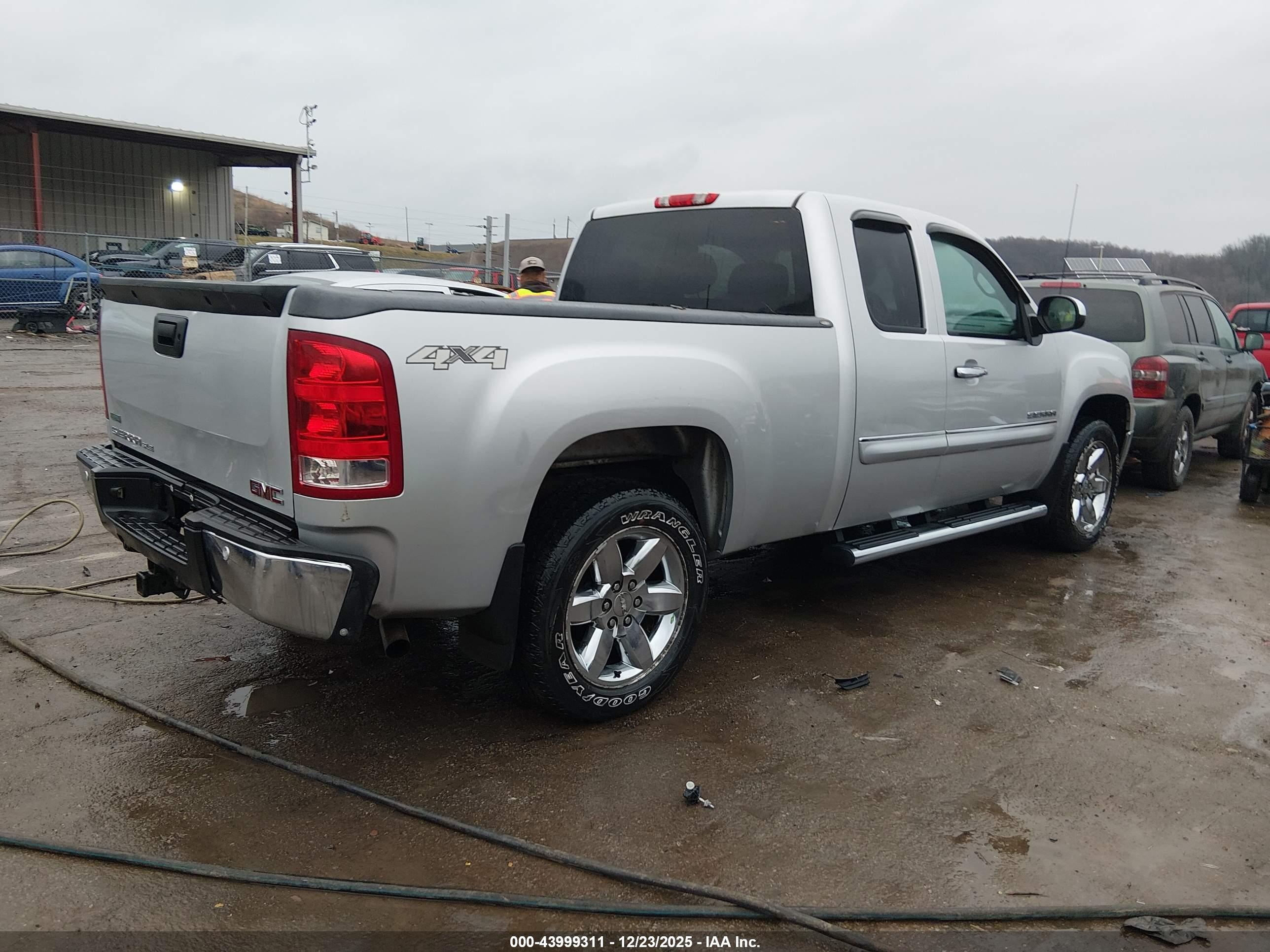 GMC SIERRA image 4