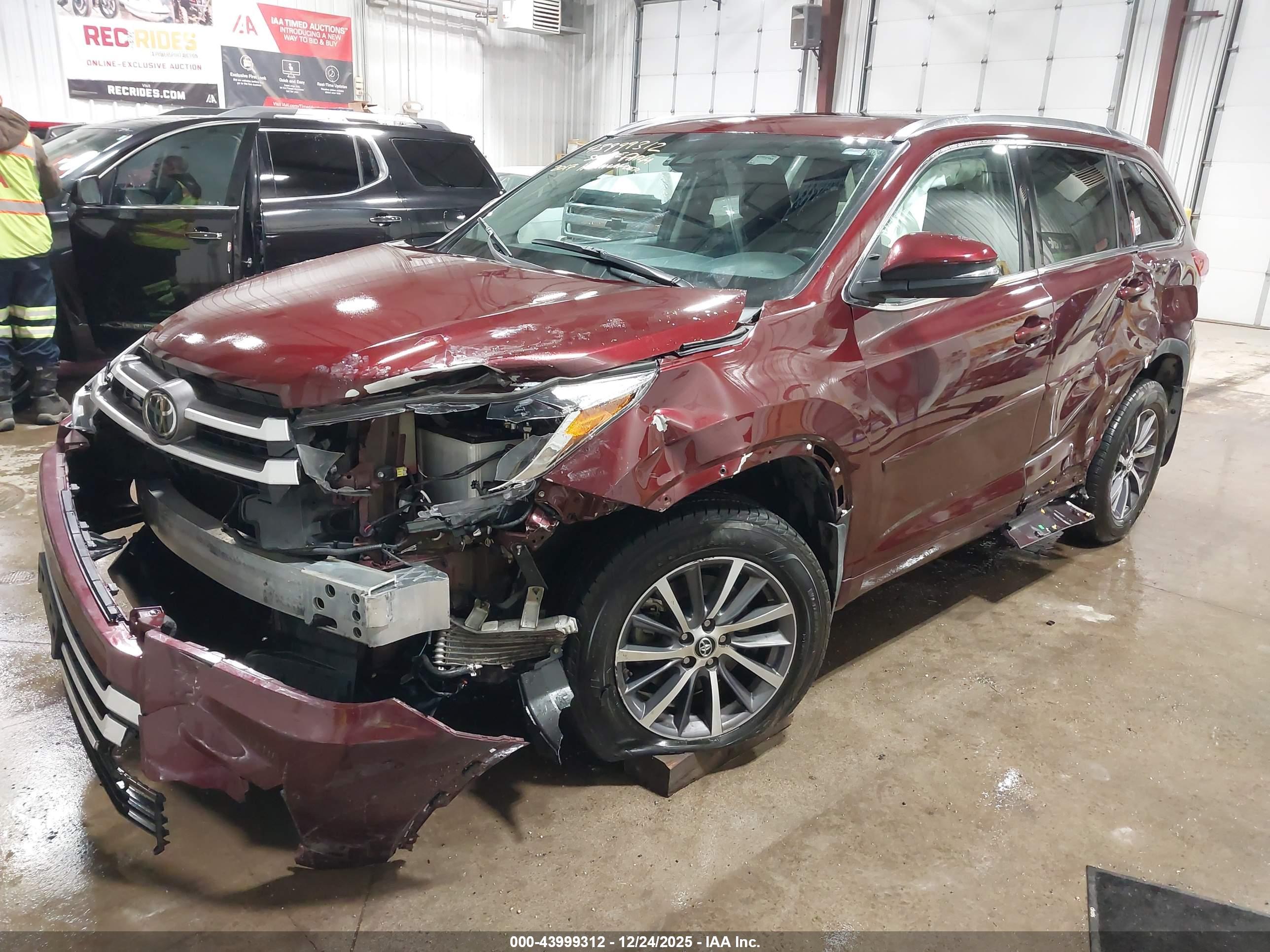 TOYOTA HIGHLANDER image 2