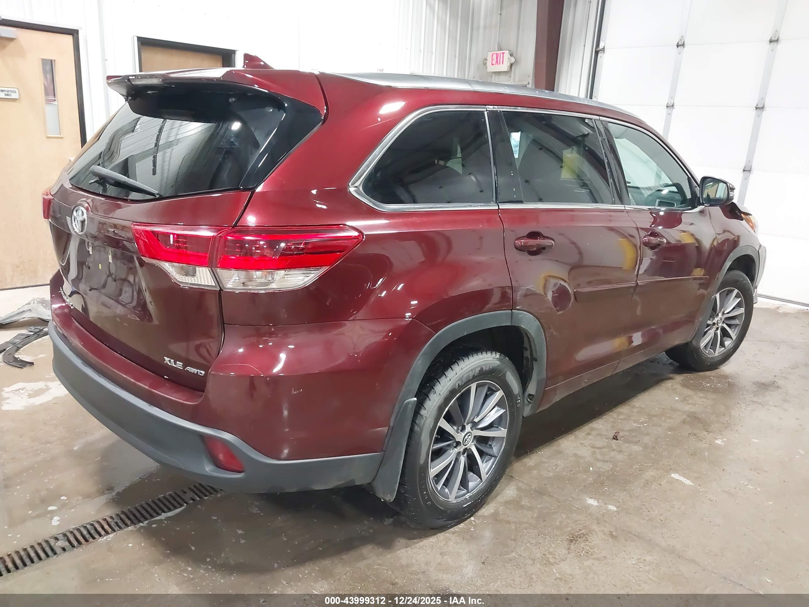 TOYOTA HIGHLANDER image 4