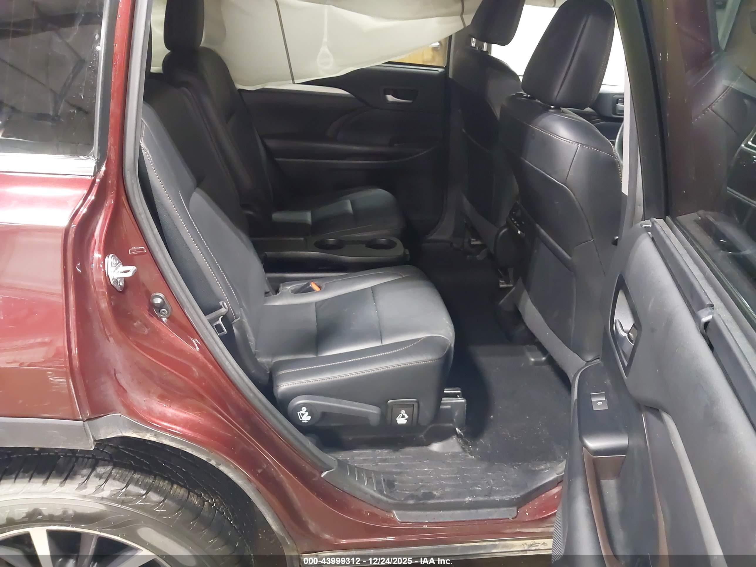 TOYOTA HIGHLANDER image 8
