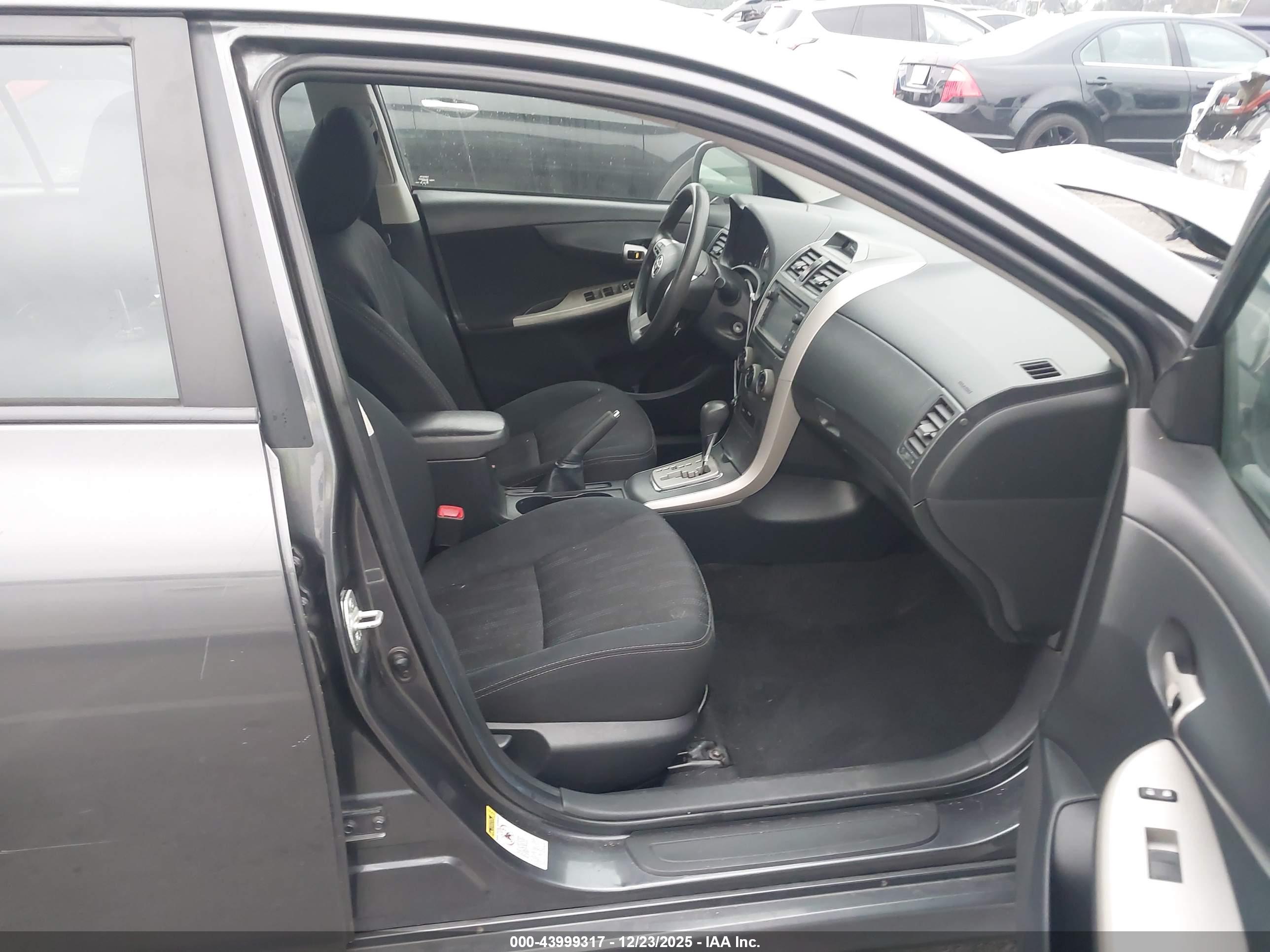 TOYOTA COROLLA image 5