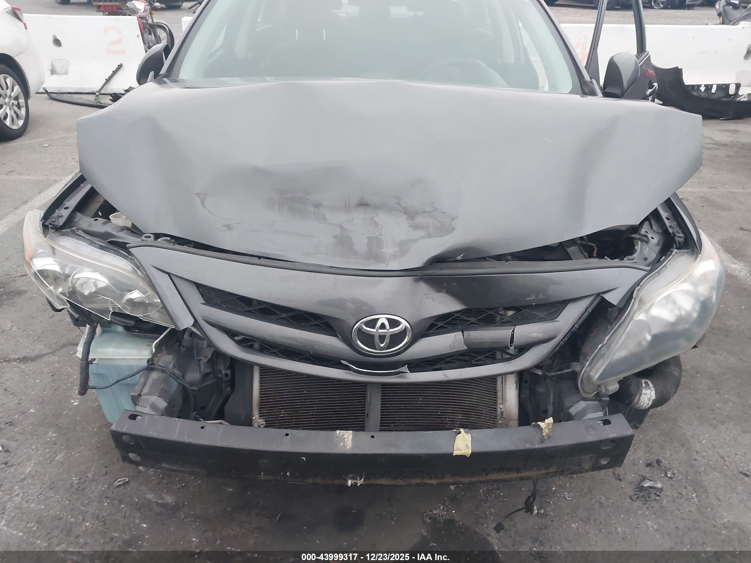 TOYOTA COROLLA image 6