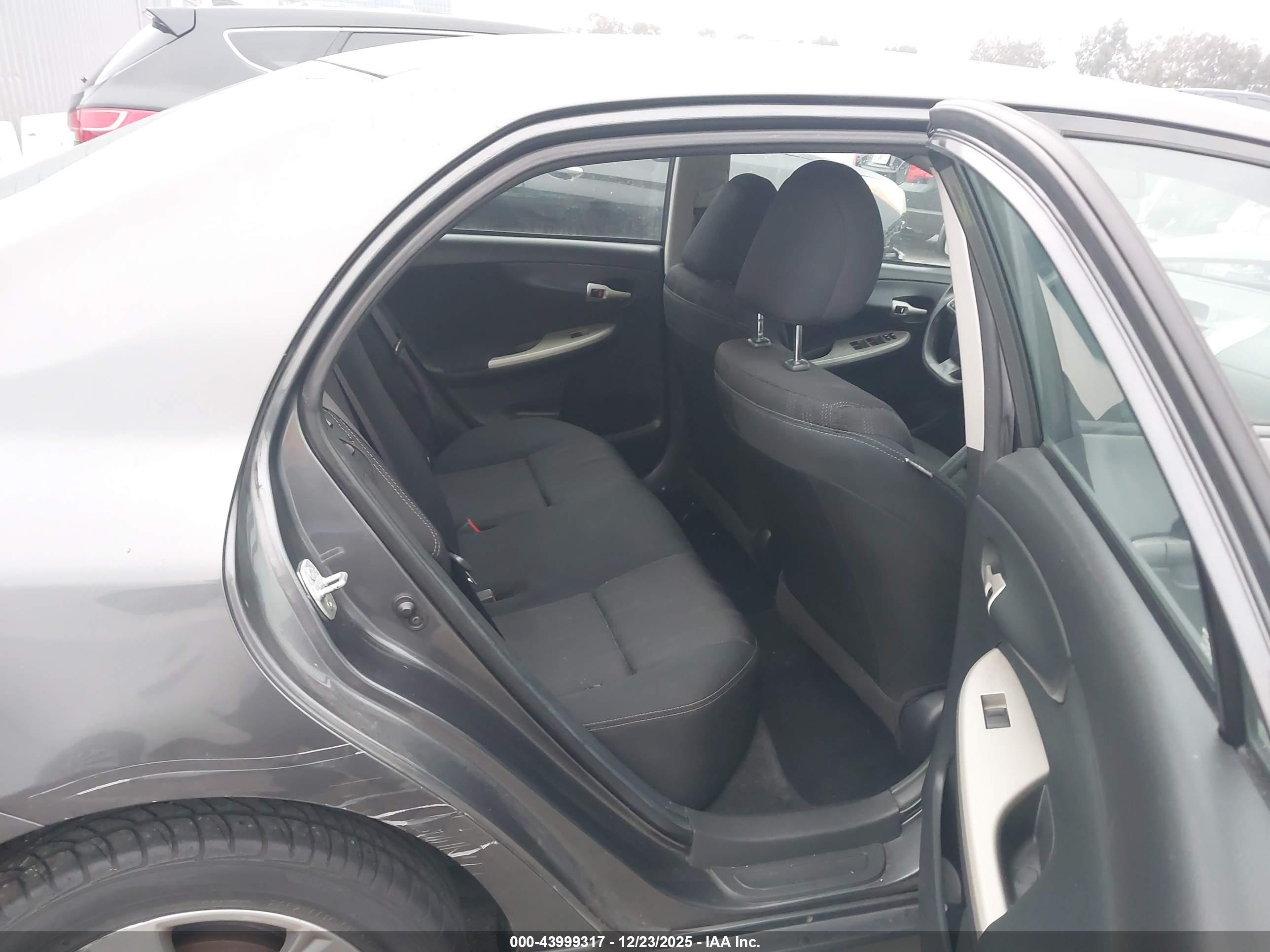 TOYOTA COROLLA image 8