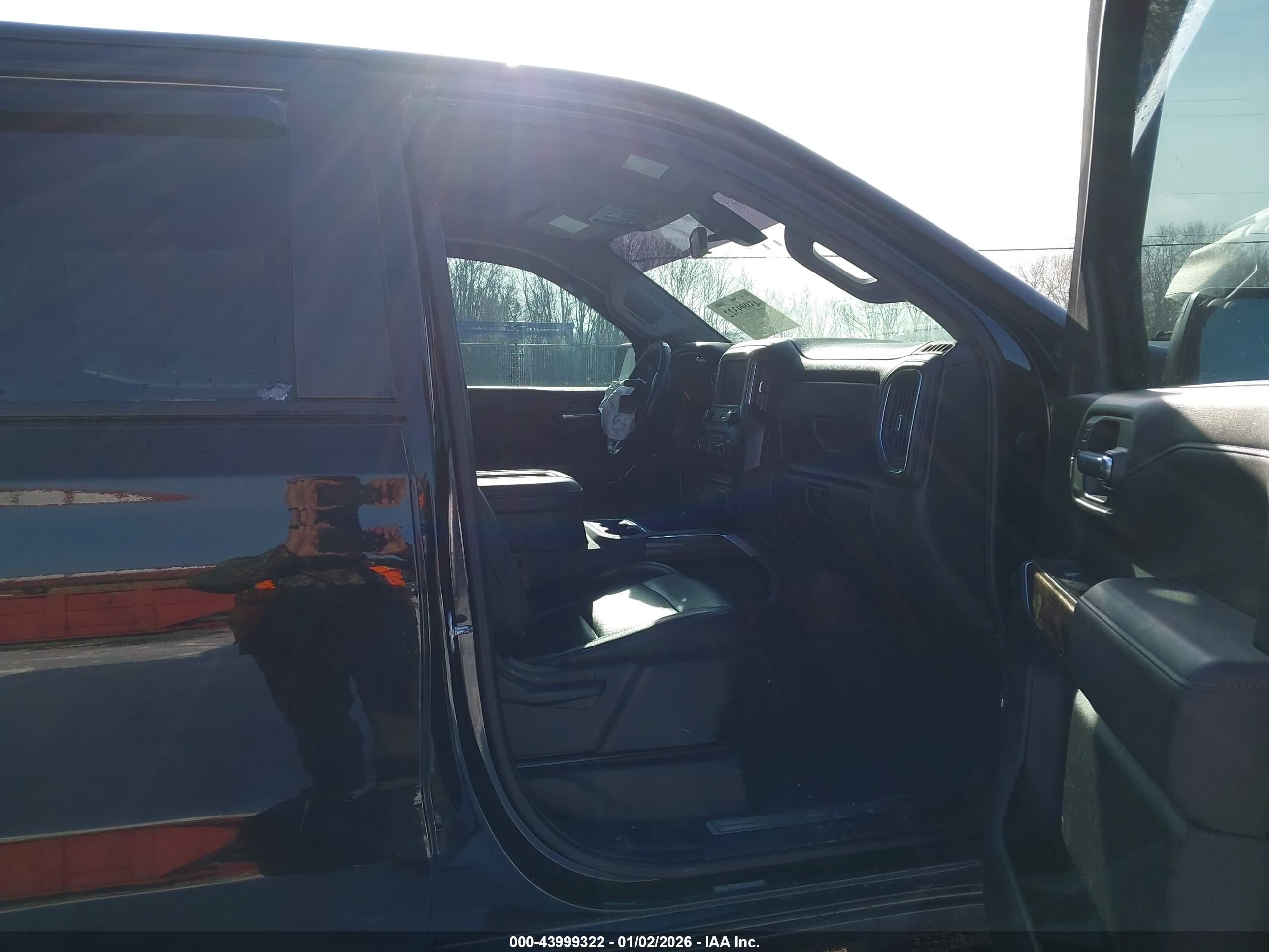 CHEVROLET SILVERADO image 5