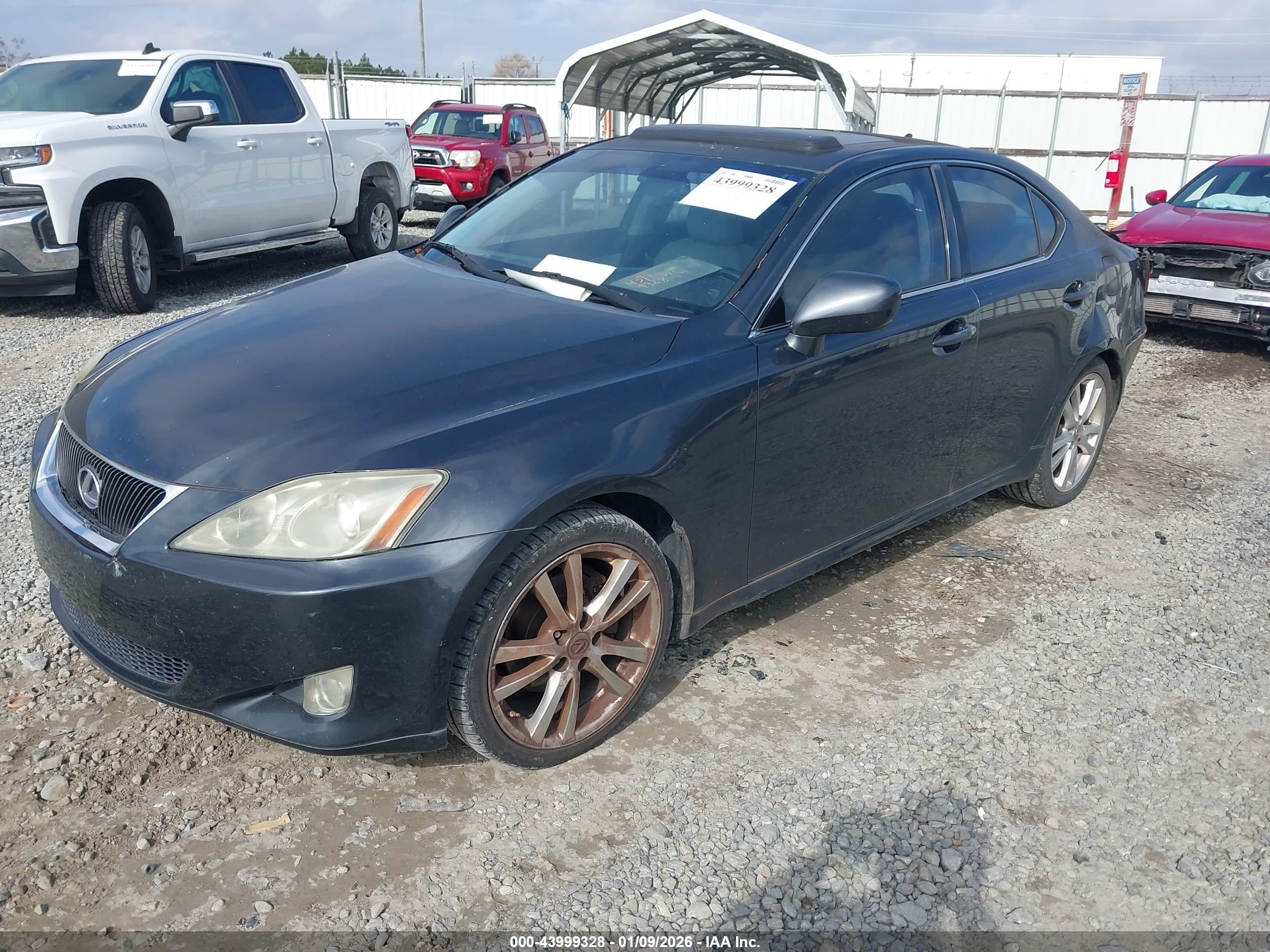 LEXUS IS image 2