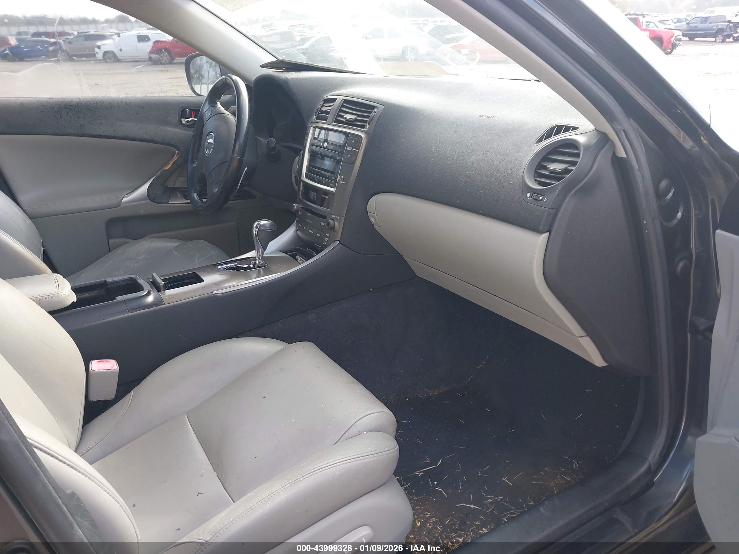 LEXUS IS image 5