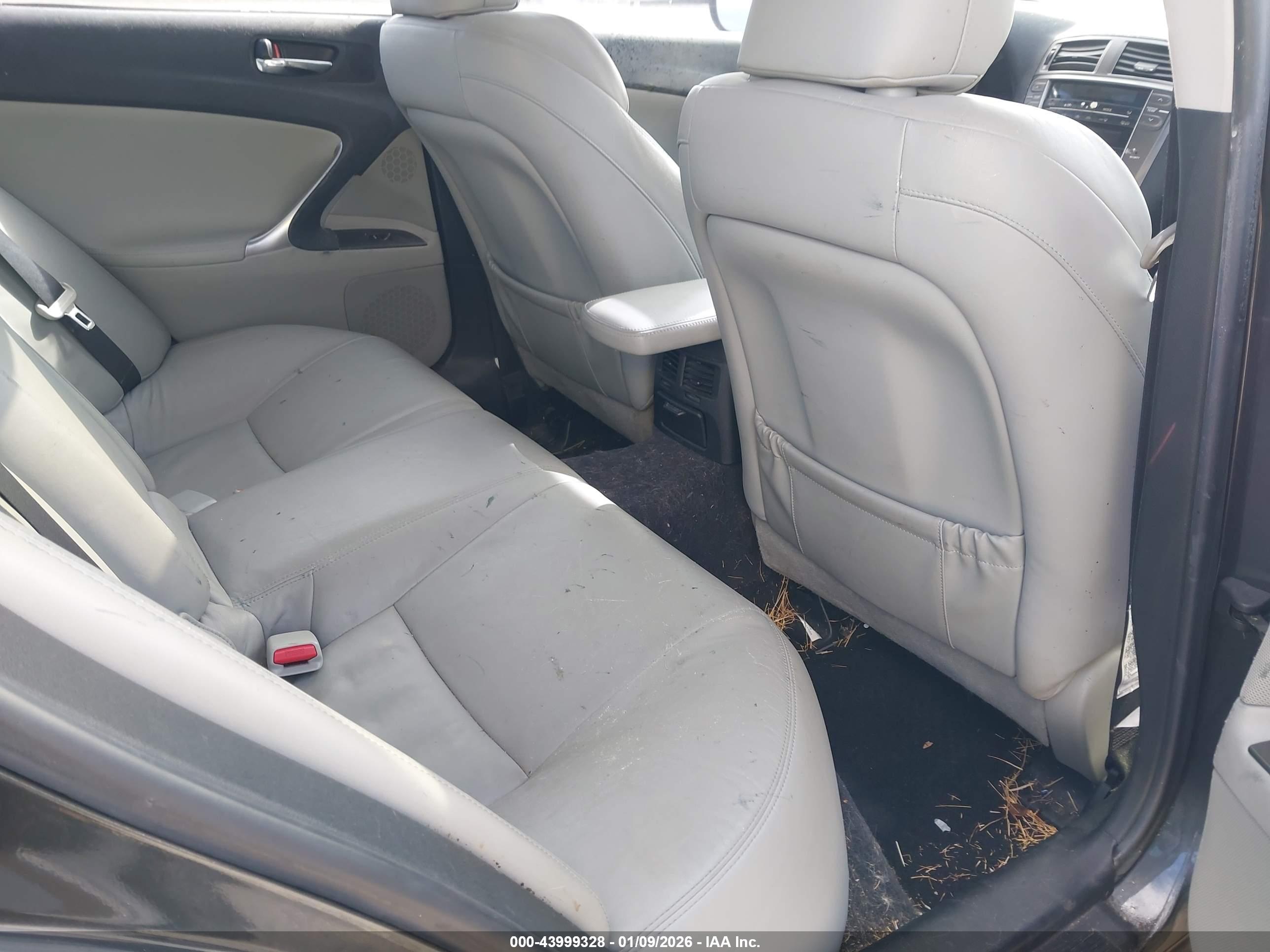 LEXUS IS image 8