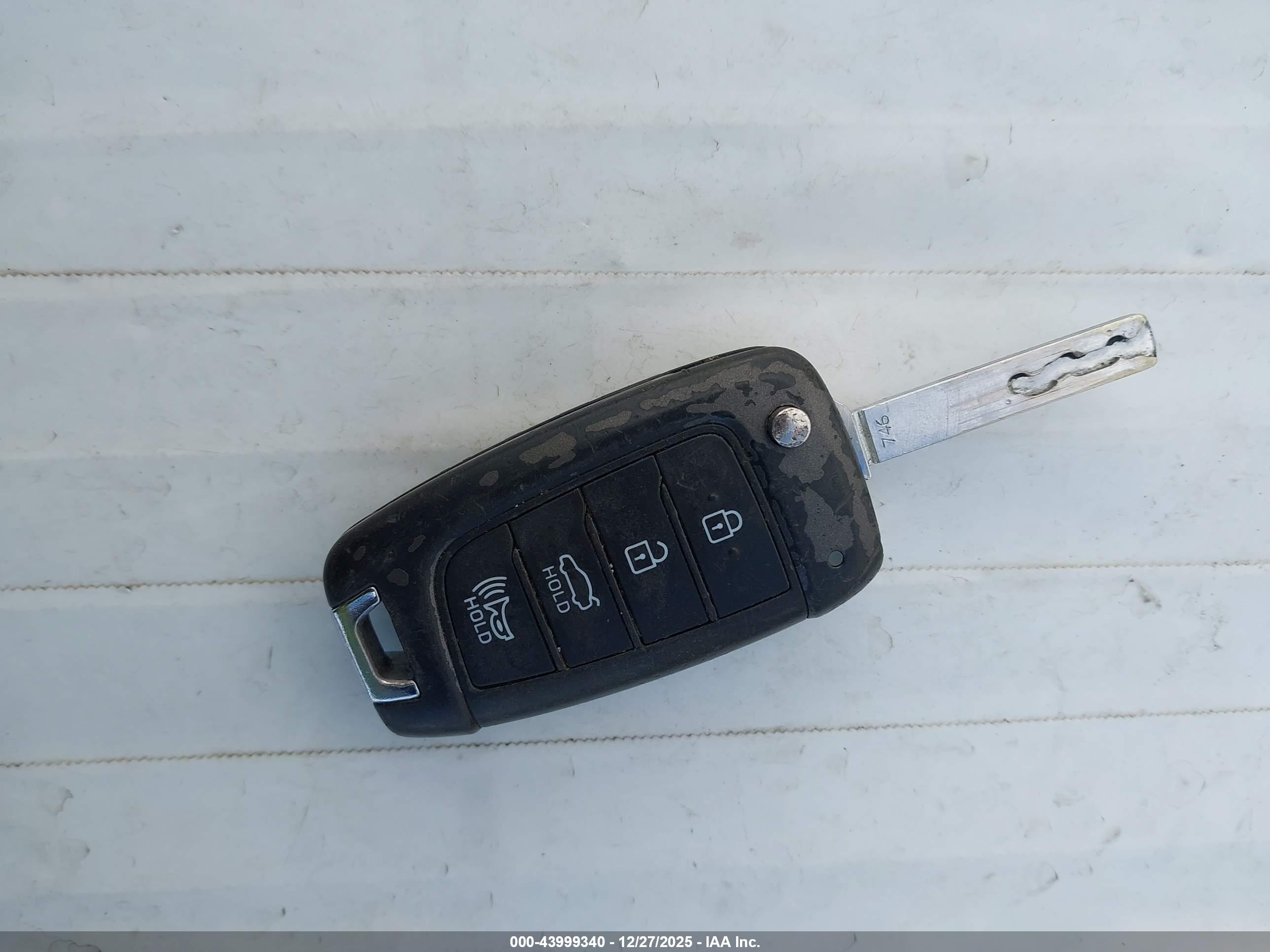 HYUNDAI ACCENT image 11