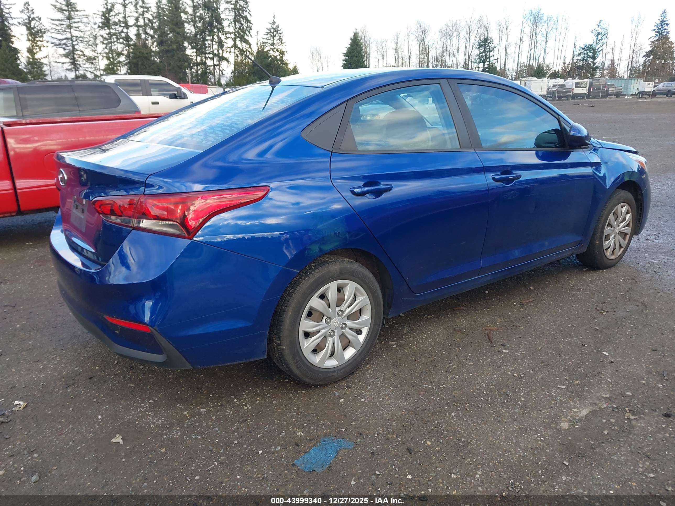 HYUNDAI ACCENT image 4