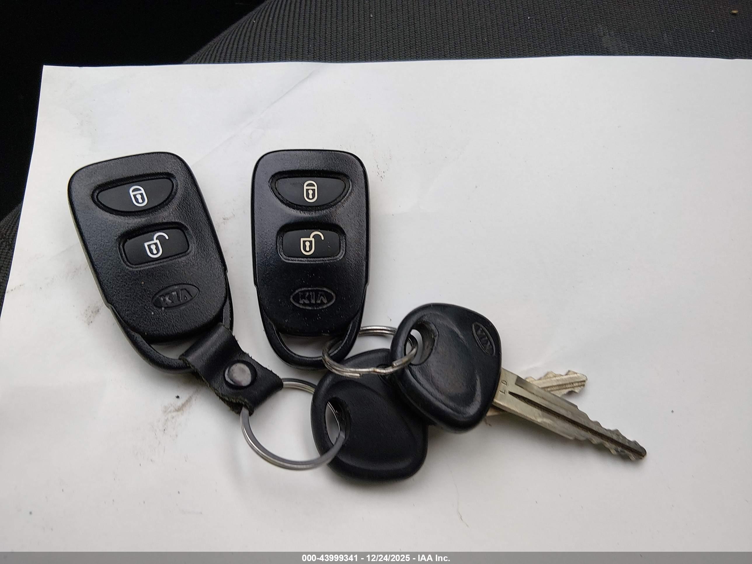 KIA SPECTRA5 image 11