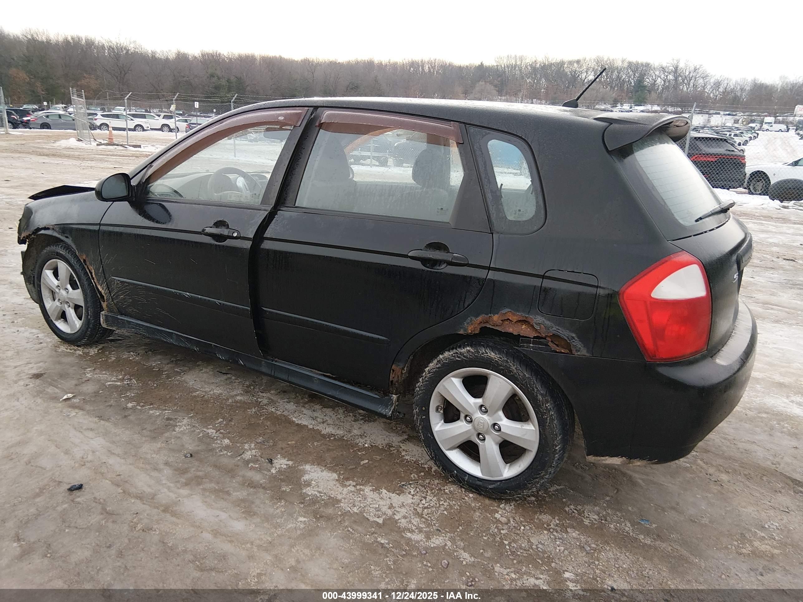 KIA SPECTRA5 image 3