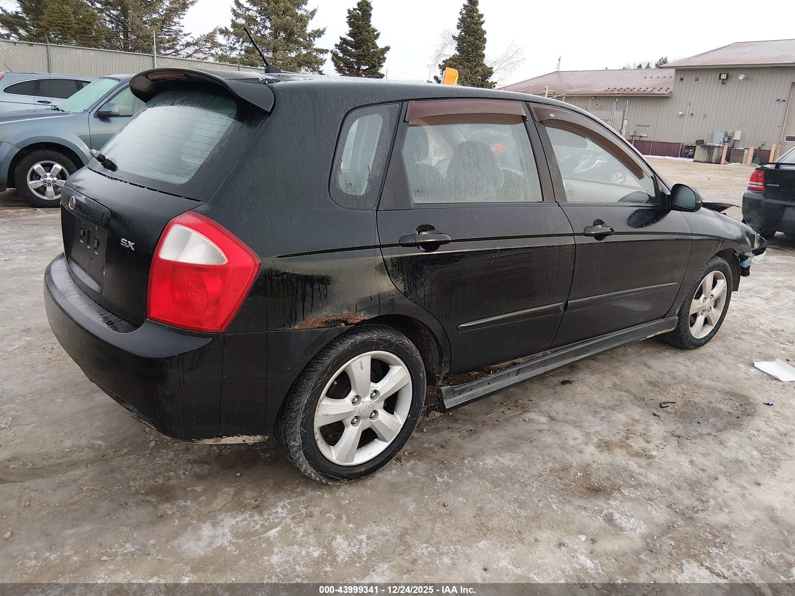 KIA SPECTRA5 image 4
