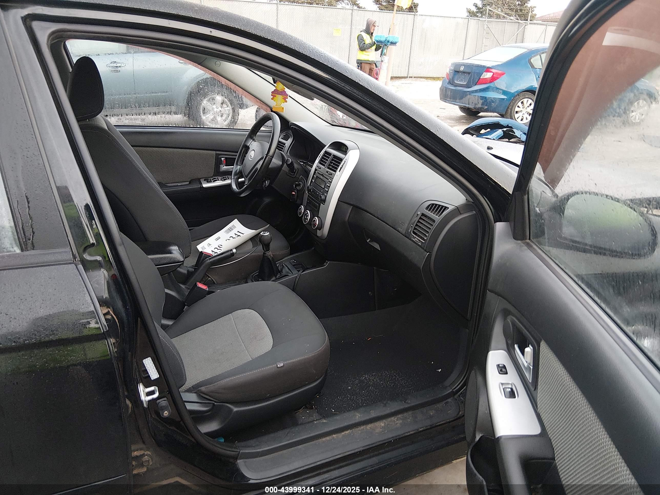 KIA SPECTRA5 image 5
