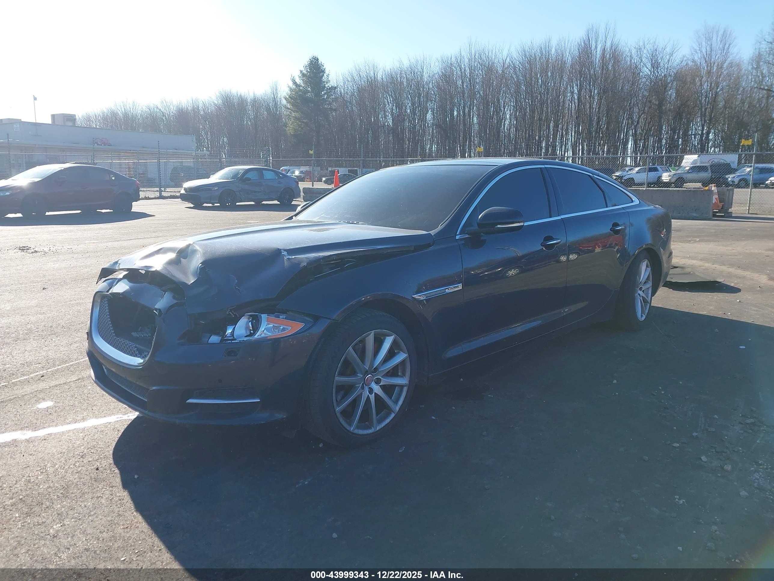 JAGUAR XJ image 2