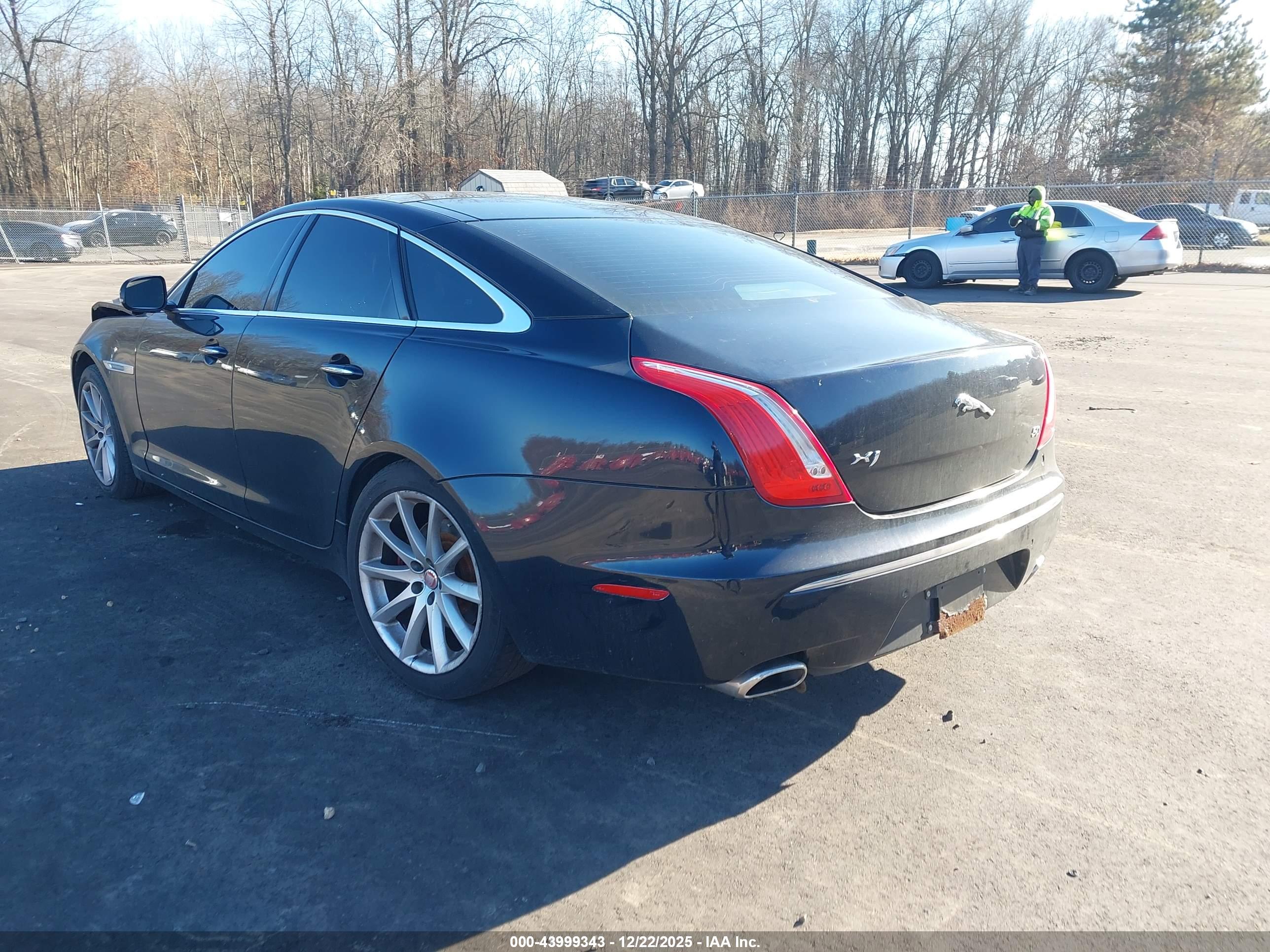 JAGUAR XJ image 3