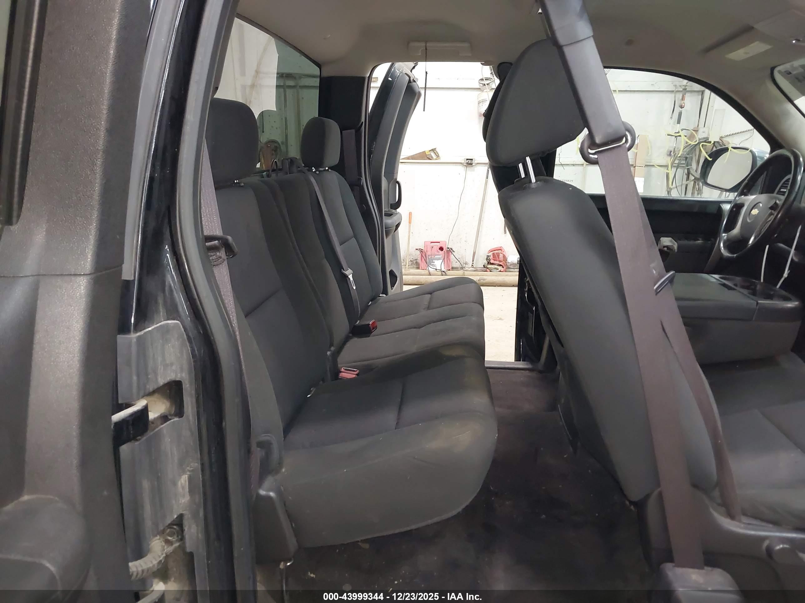 CHEVROLET SILVERADO image 8