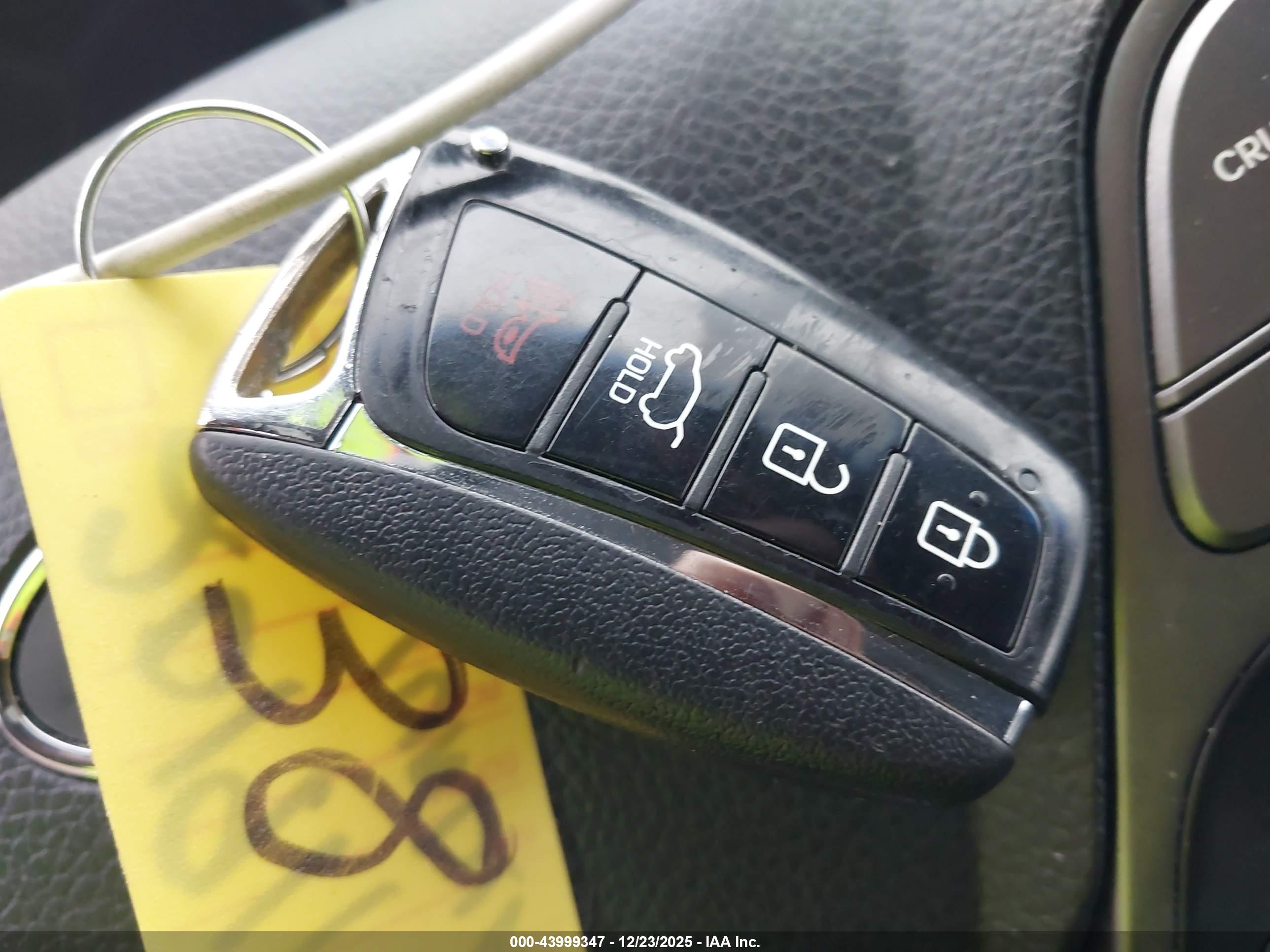 HYUNDAI SANTA image 11