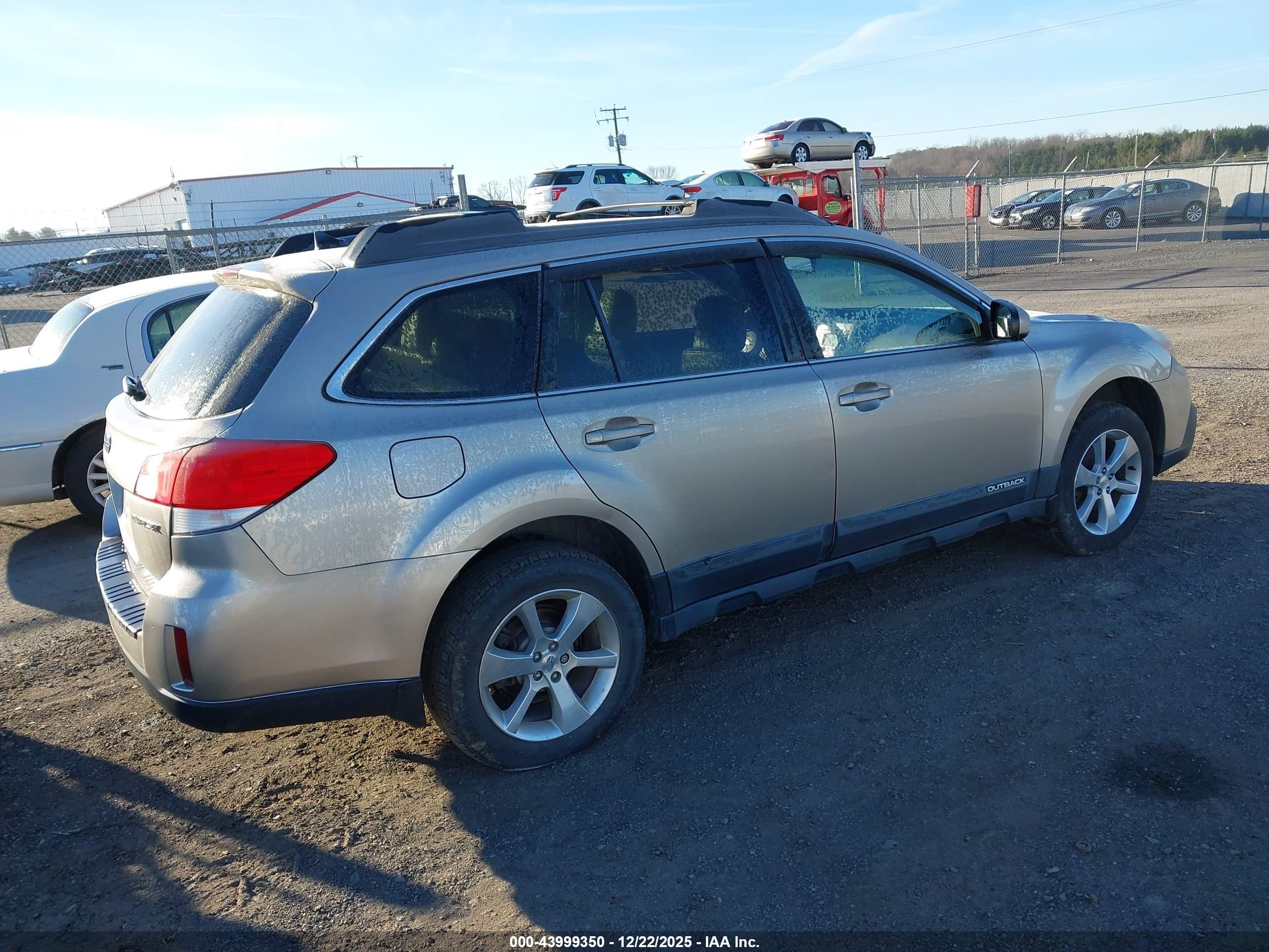 SUBARU OUTBACK image 4