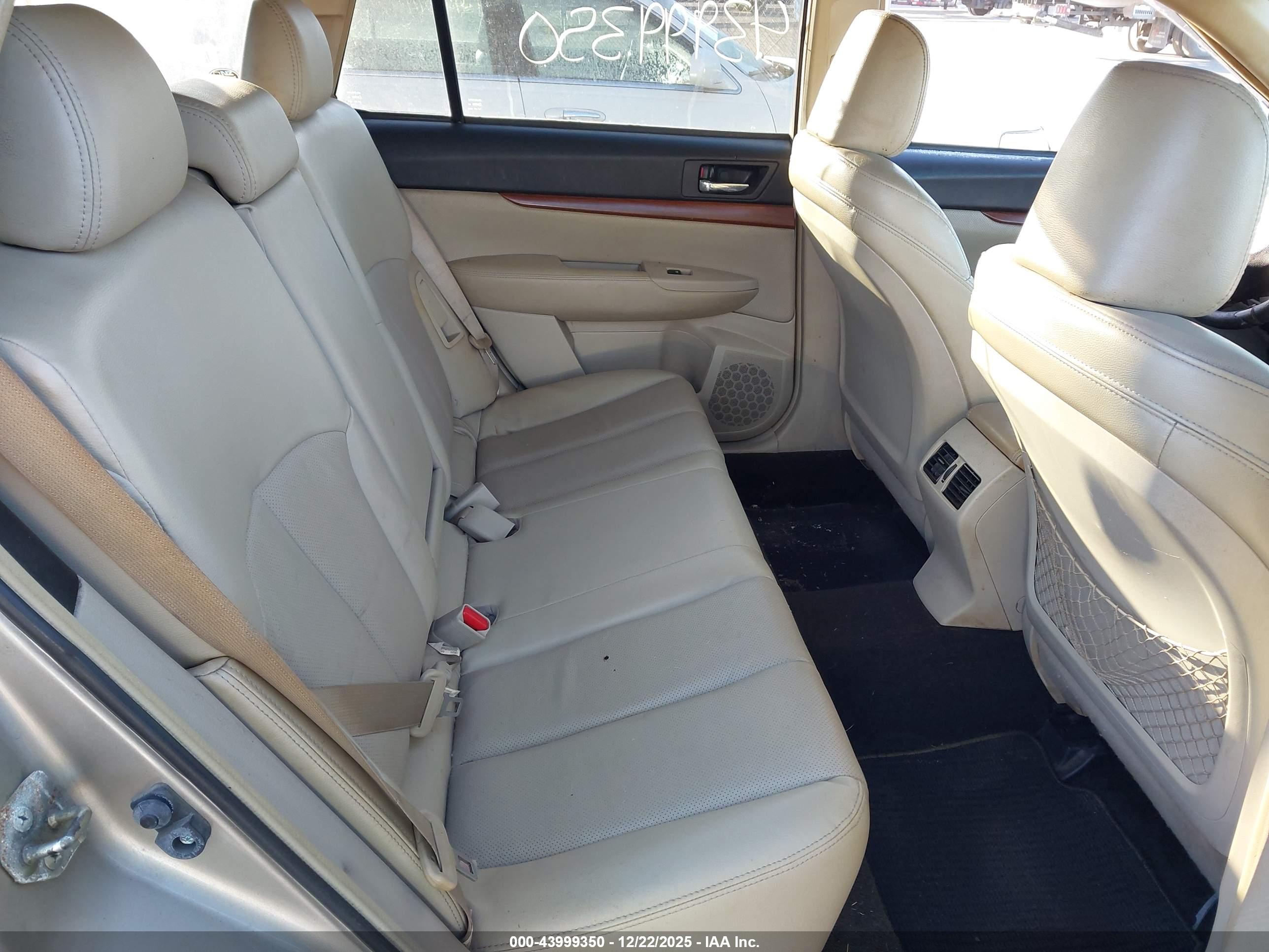 SUBARU OUTBACK image 8