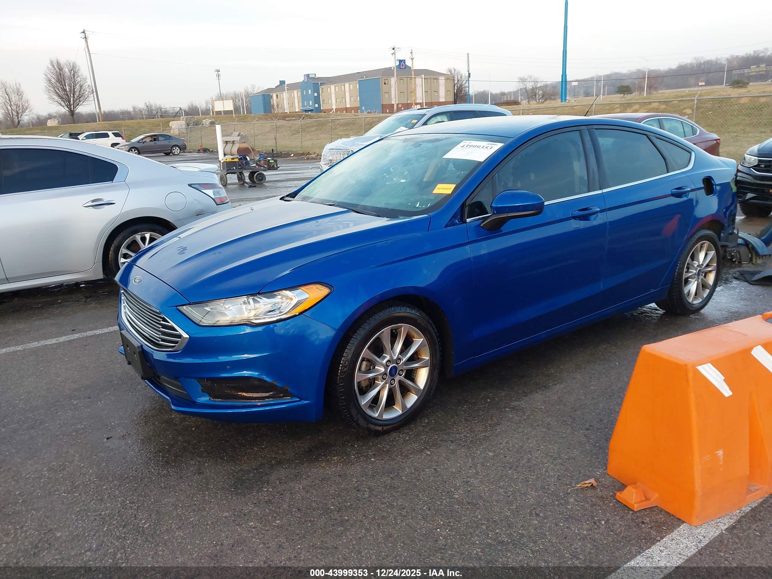 FORD FUSION image 2