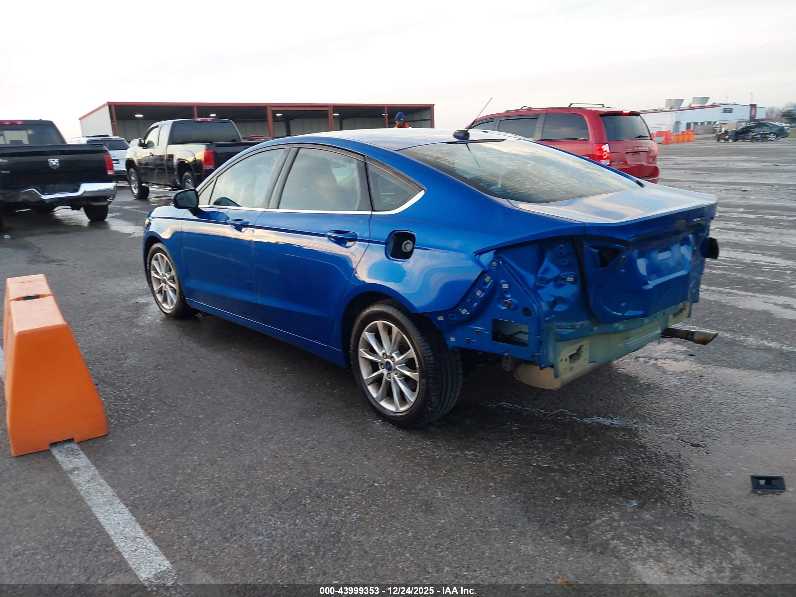 FORD FUSION image 3