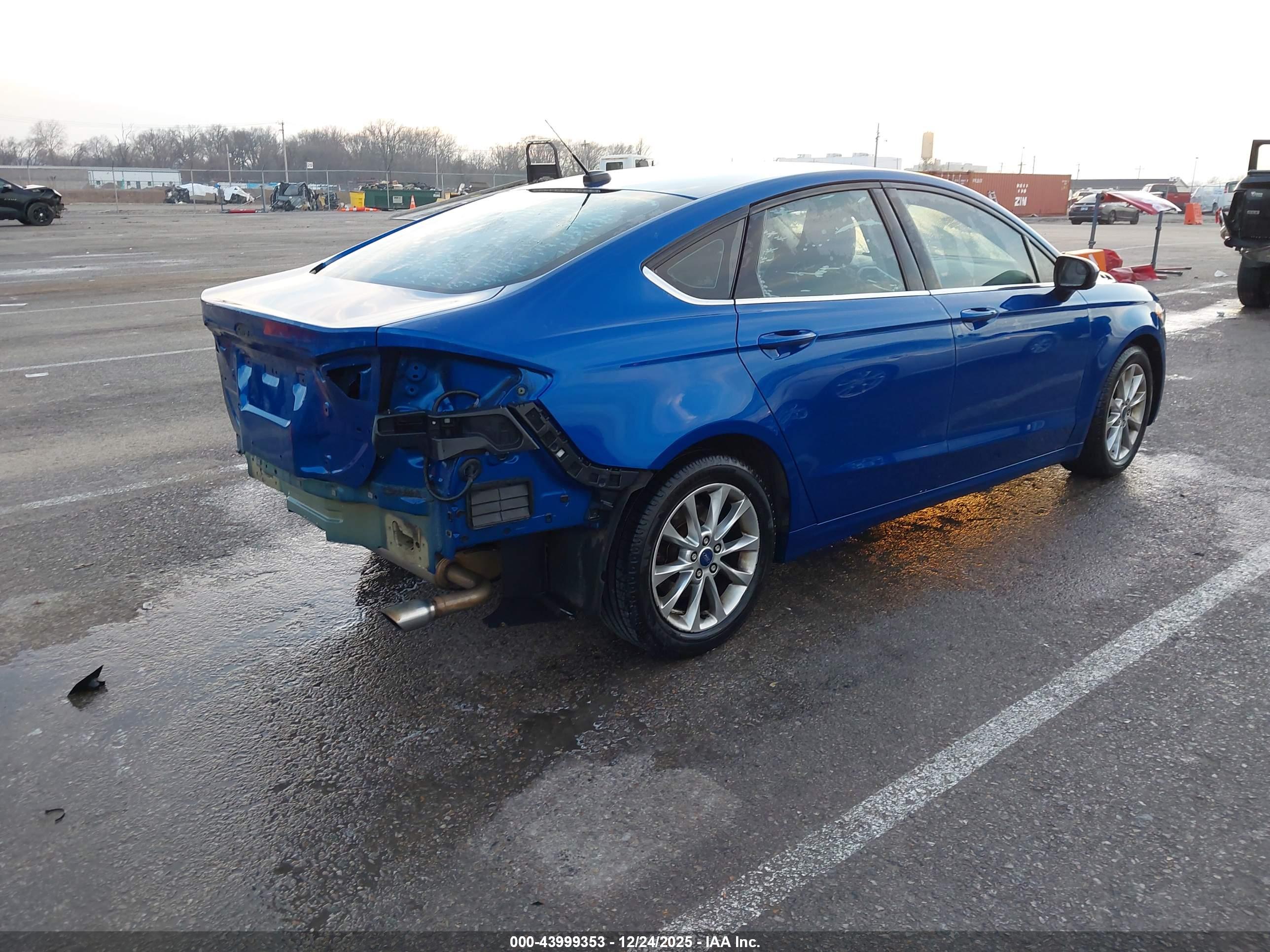 FORD FUSION image 4