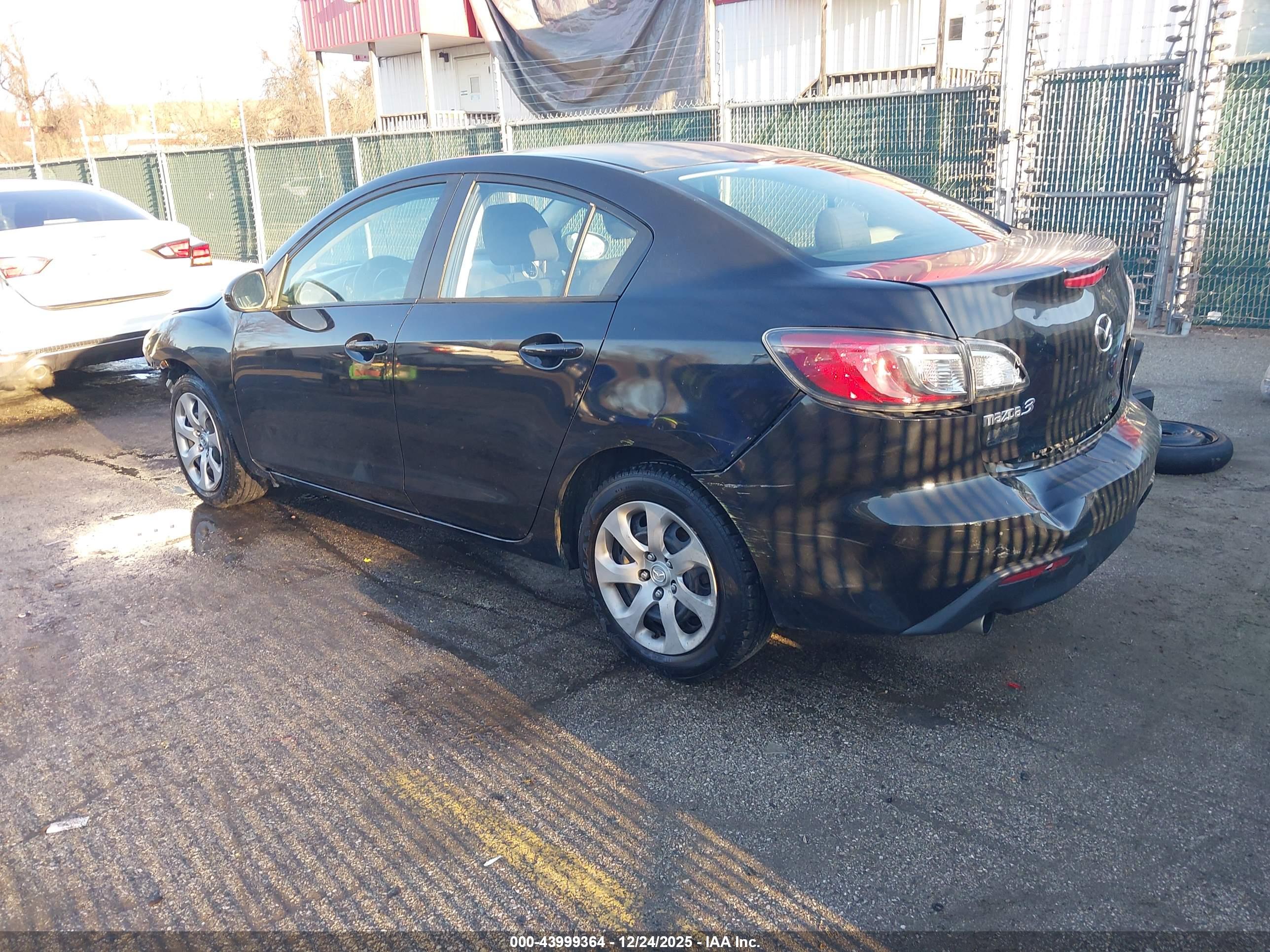 MAZDA MAZDA3 image 3