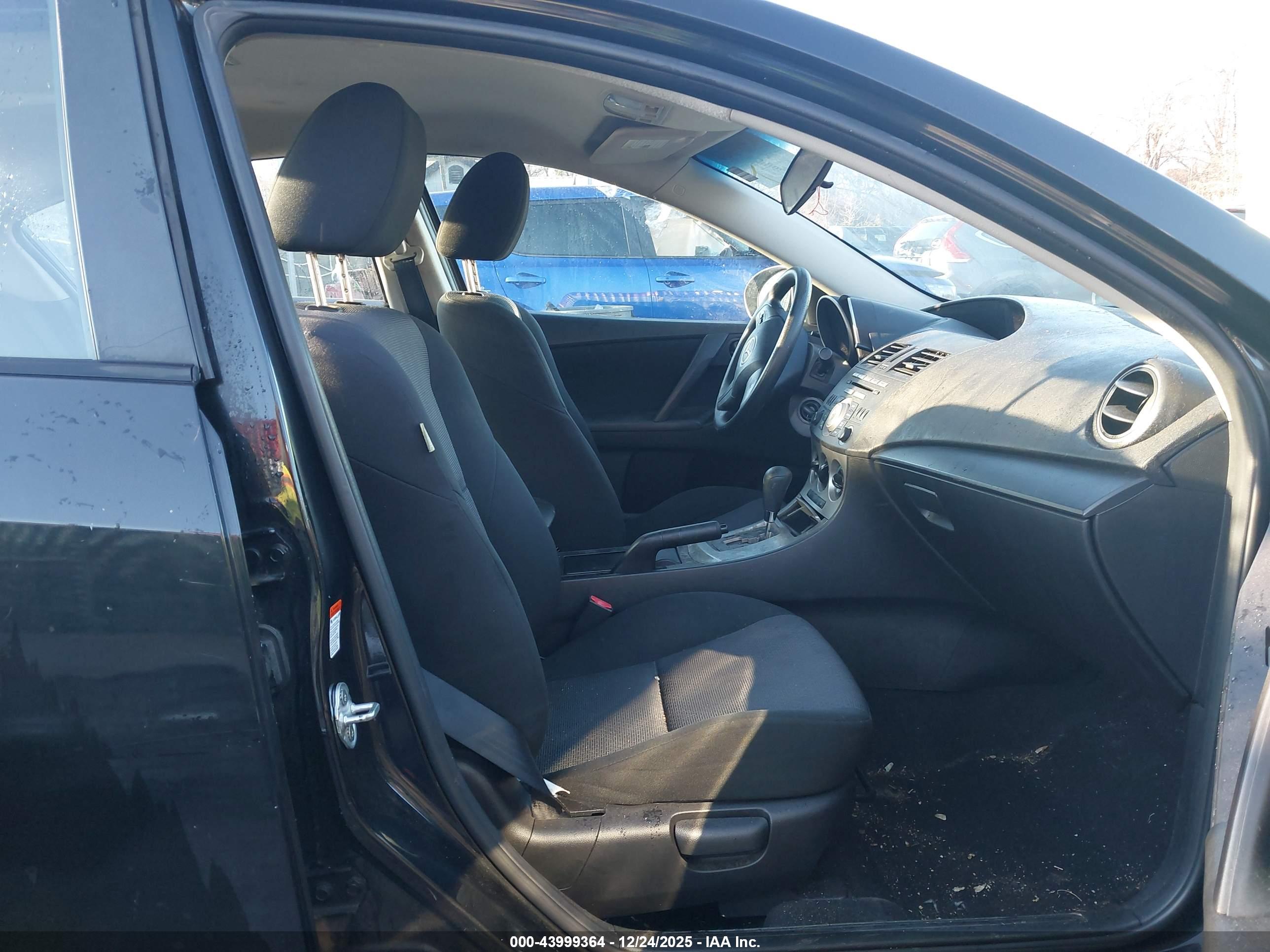 MAZDA MAZDA3 image 5
