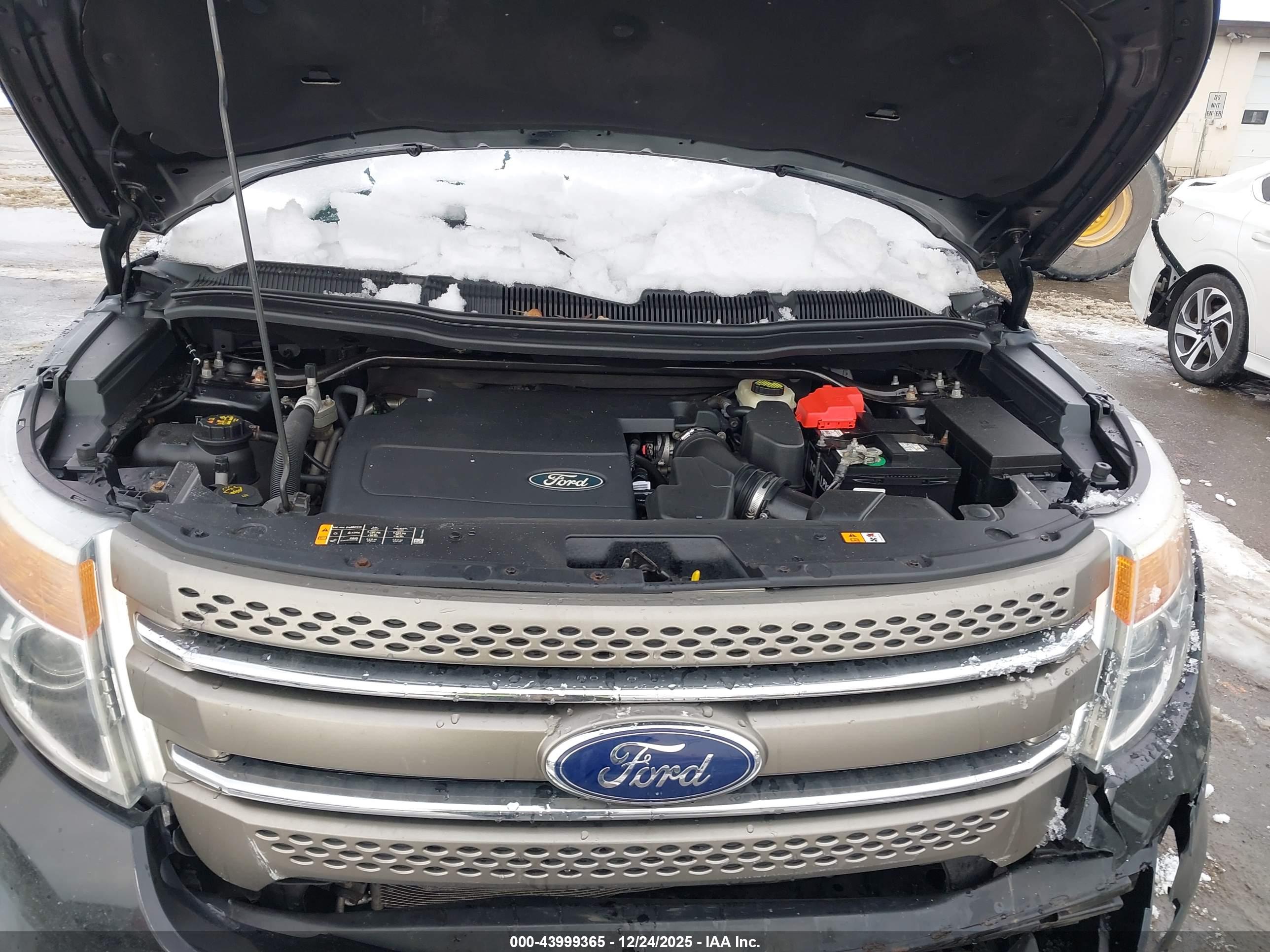 FORD EXPLORER image 10