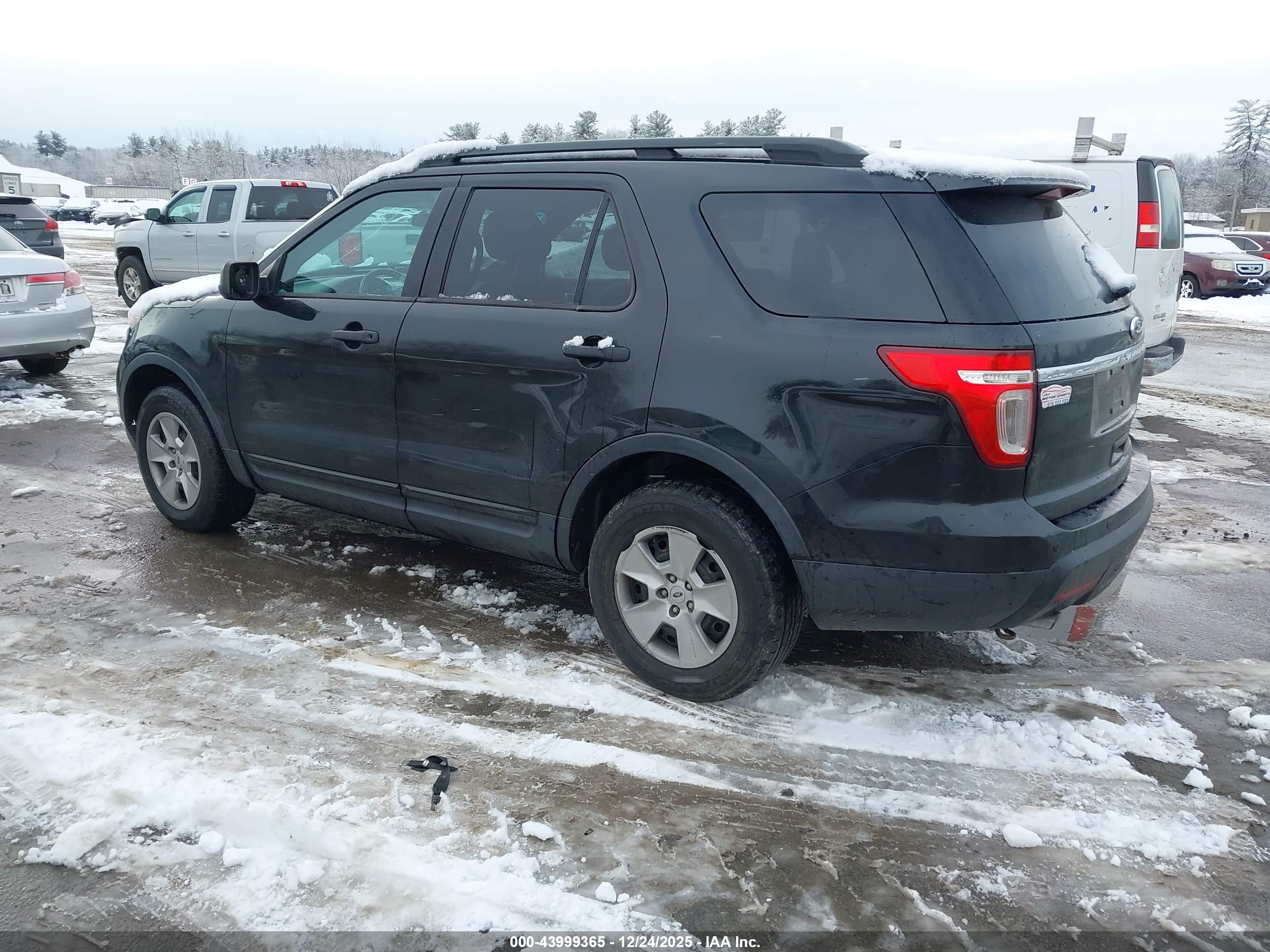 FORD EXPLORER image 3