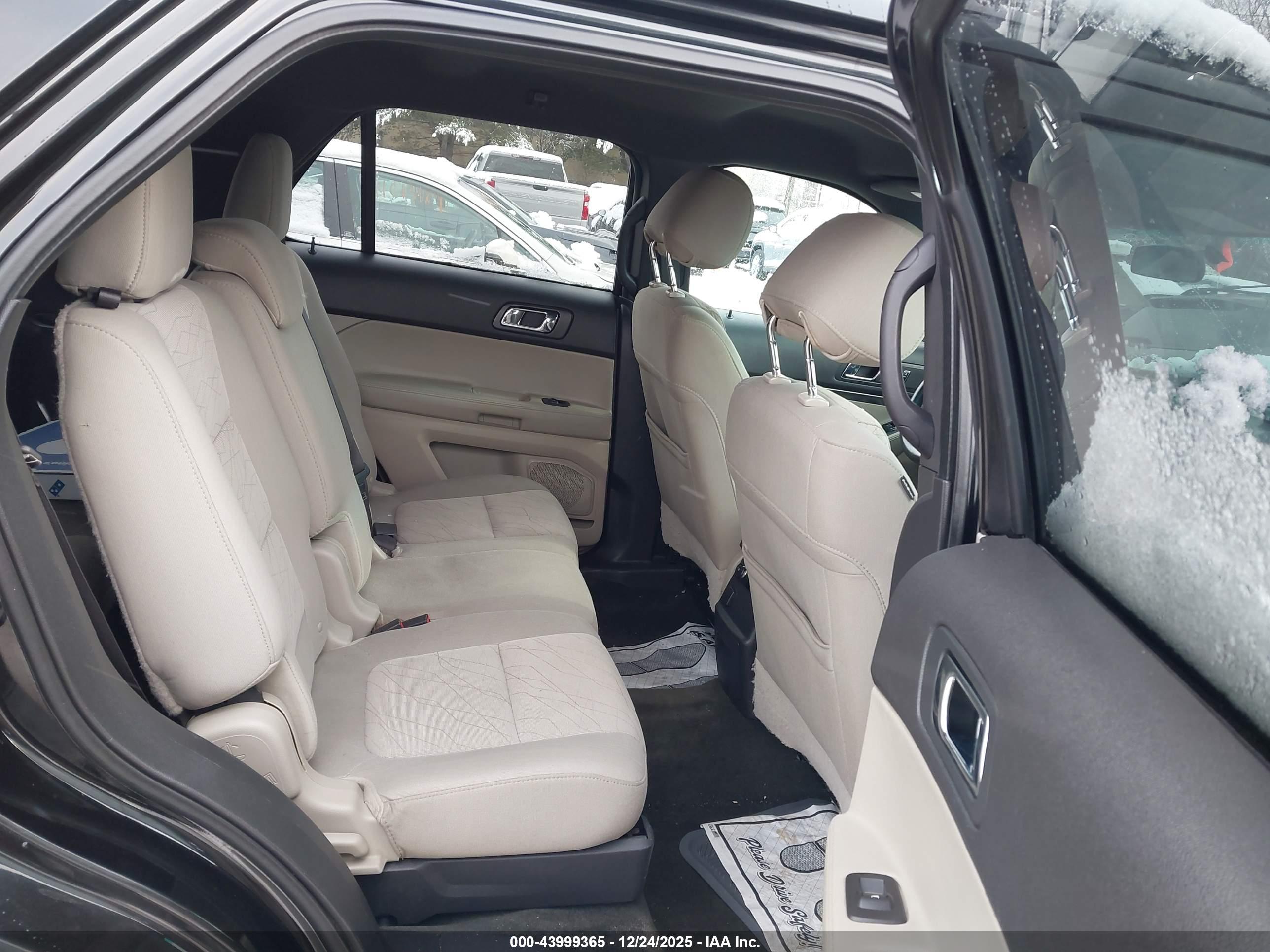 FORD EXPLORER image 8